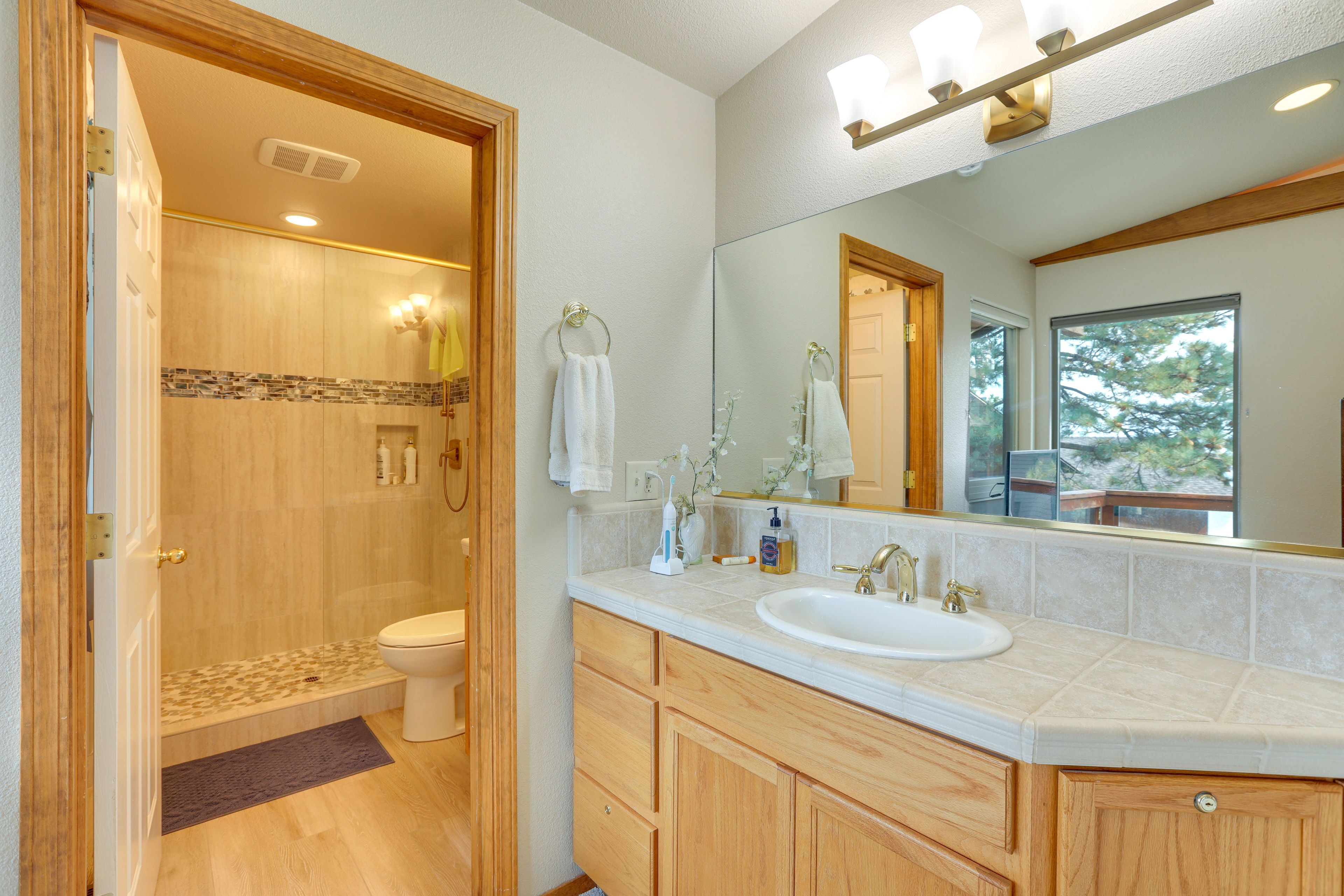 En-Suite Bathroom | Linens & Towels Provided