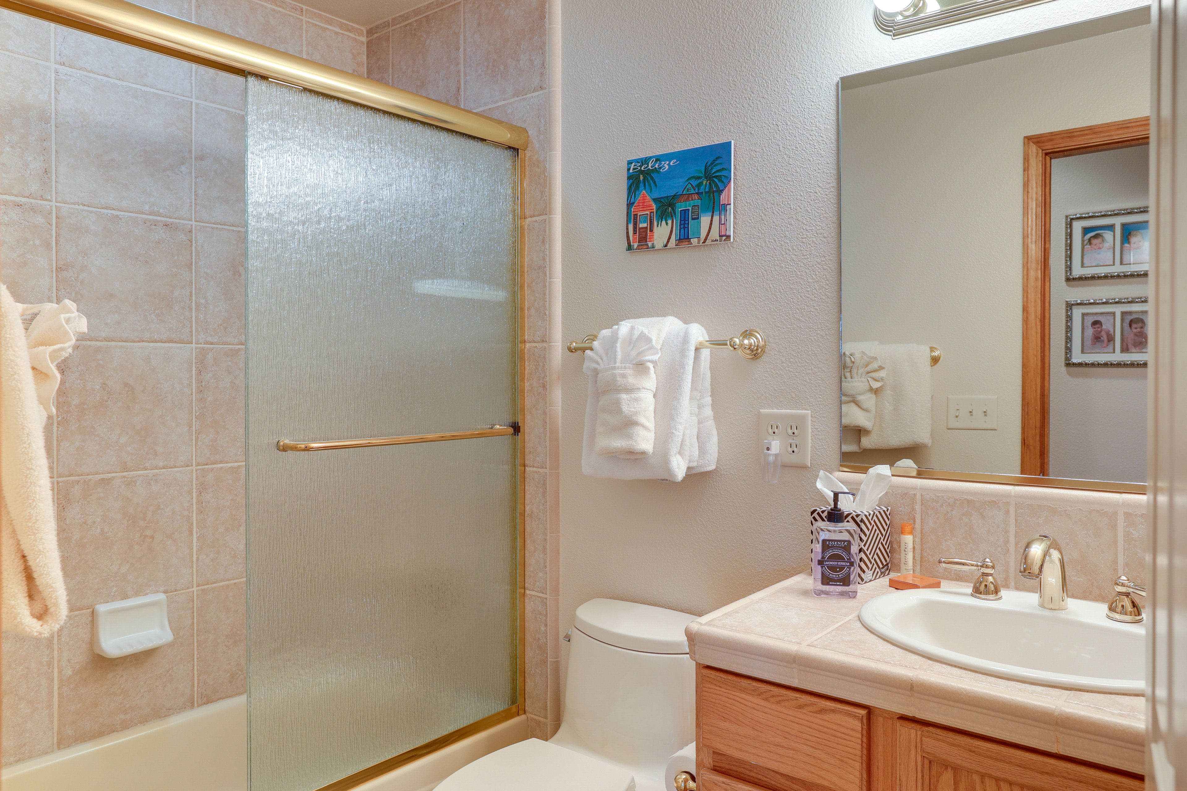 Full Bathroom | 2nd Floor