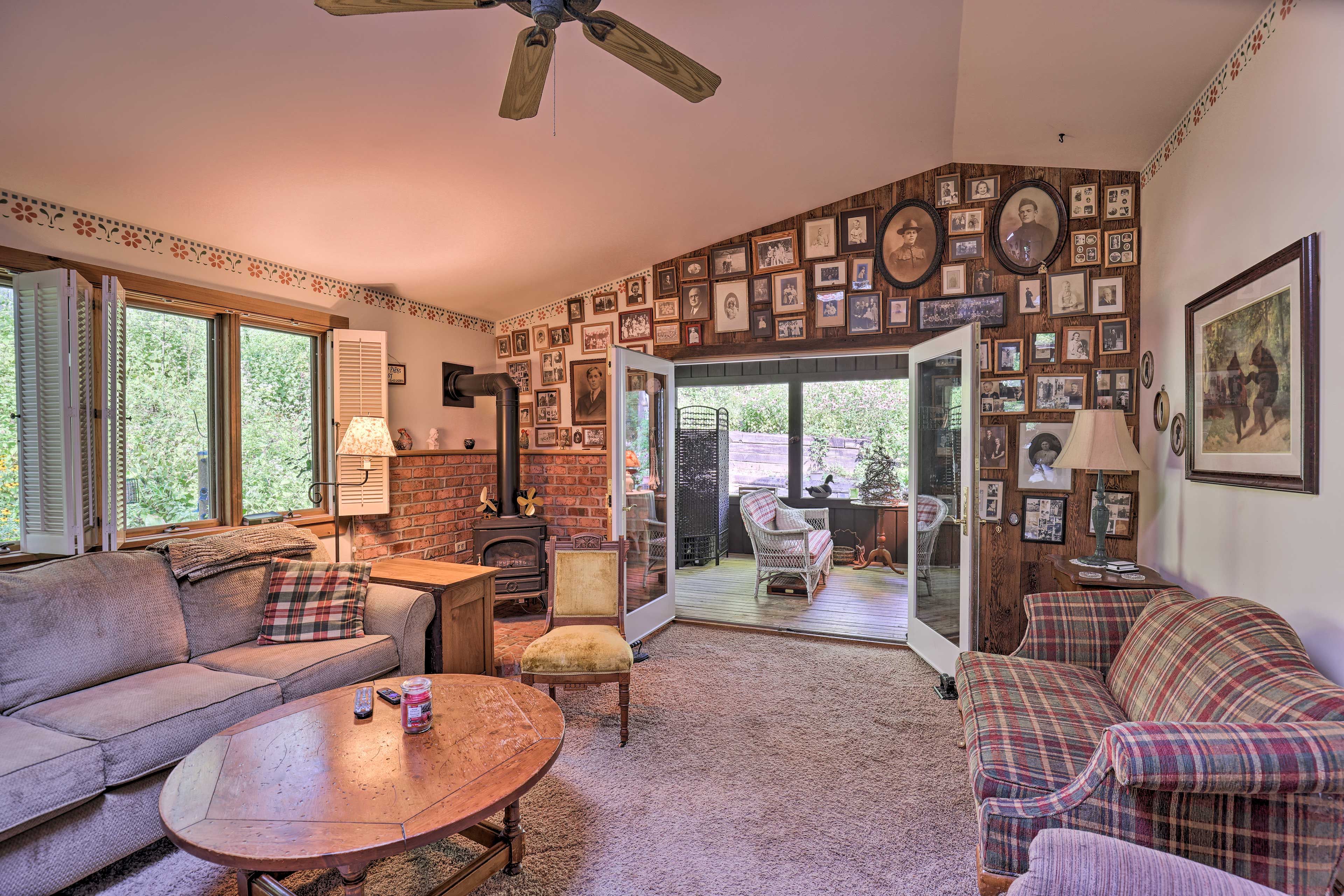 Living Room | Gas Fireplace