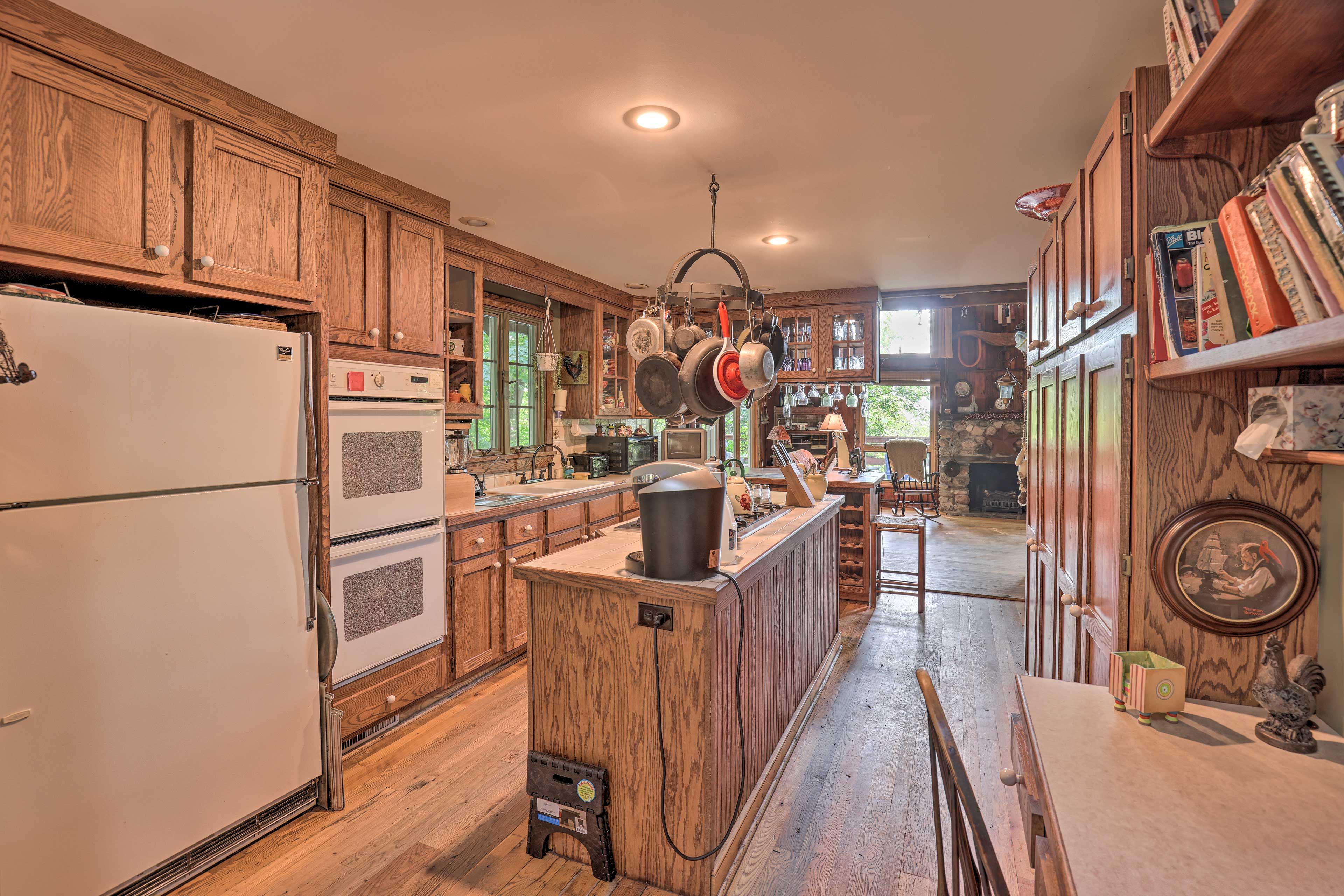 Kitchen | Main Floor | Well-Equipped
