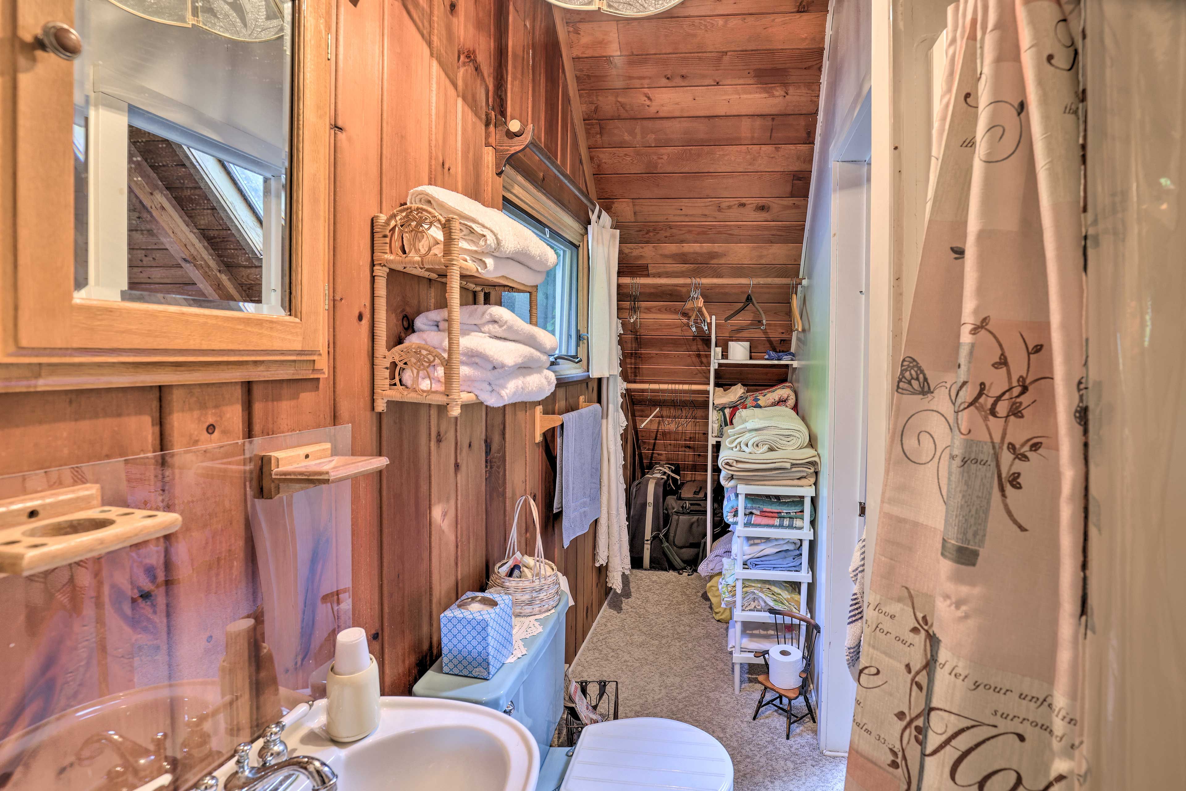 En-Suite Bathroom | Towels Provided | Hair Dryer