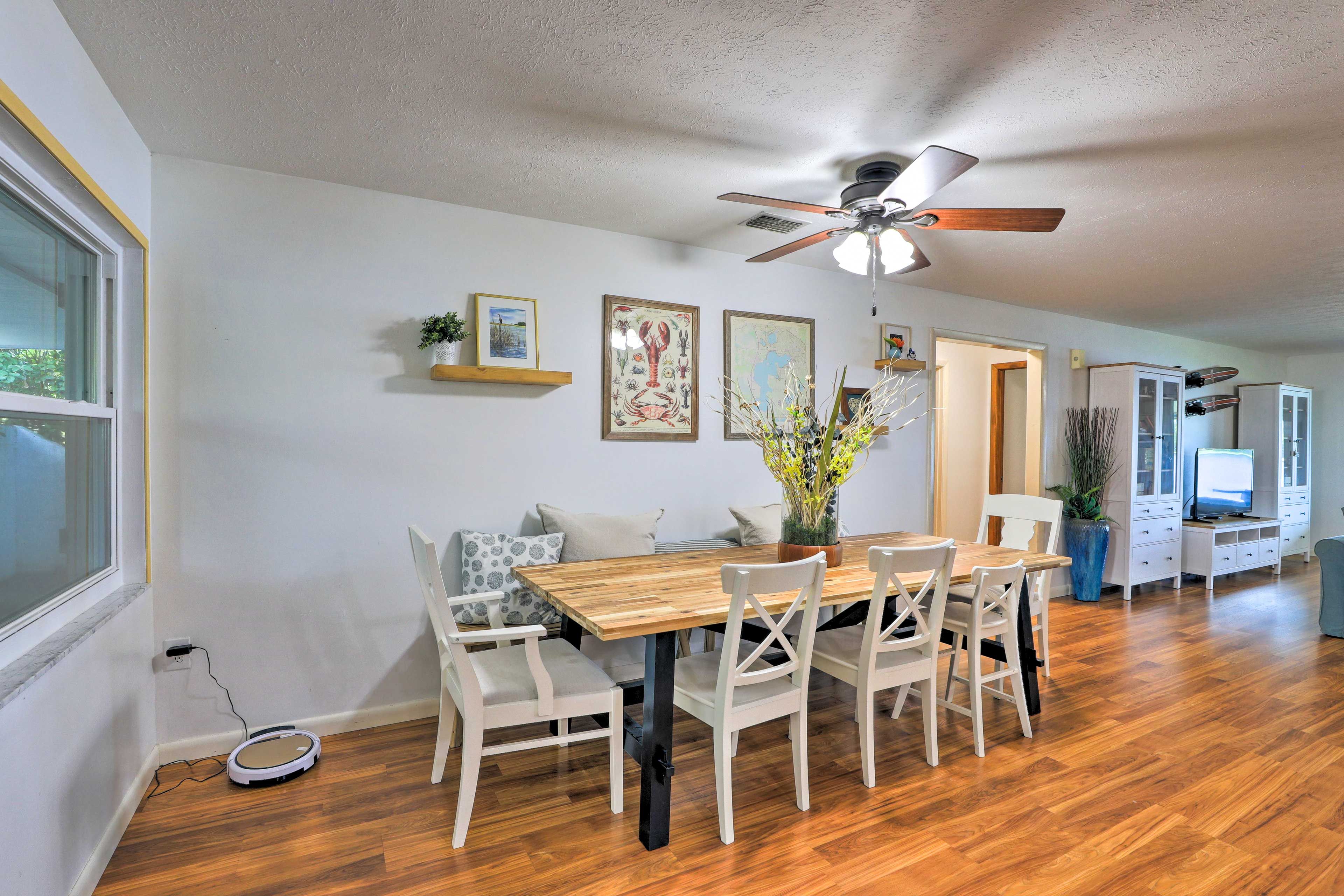 Dining Area | Dishware & Flatware Provided