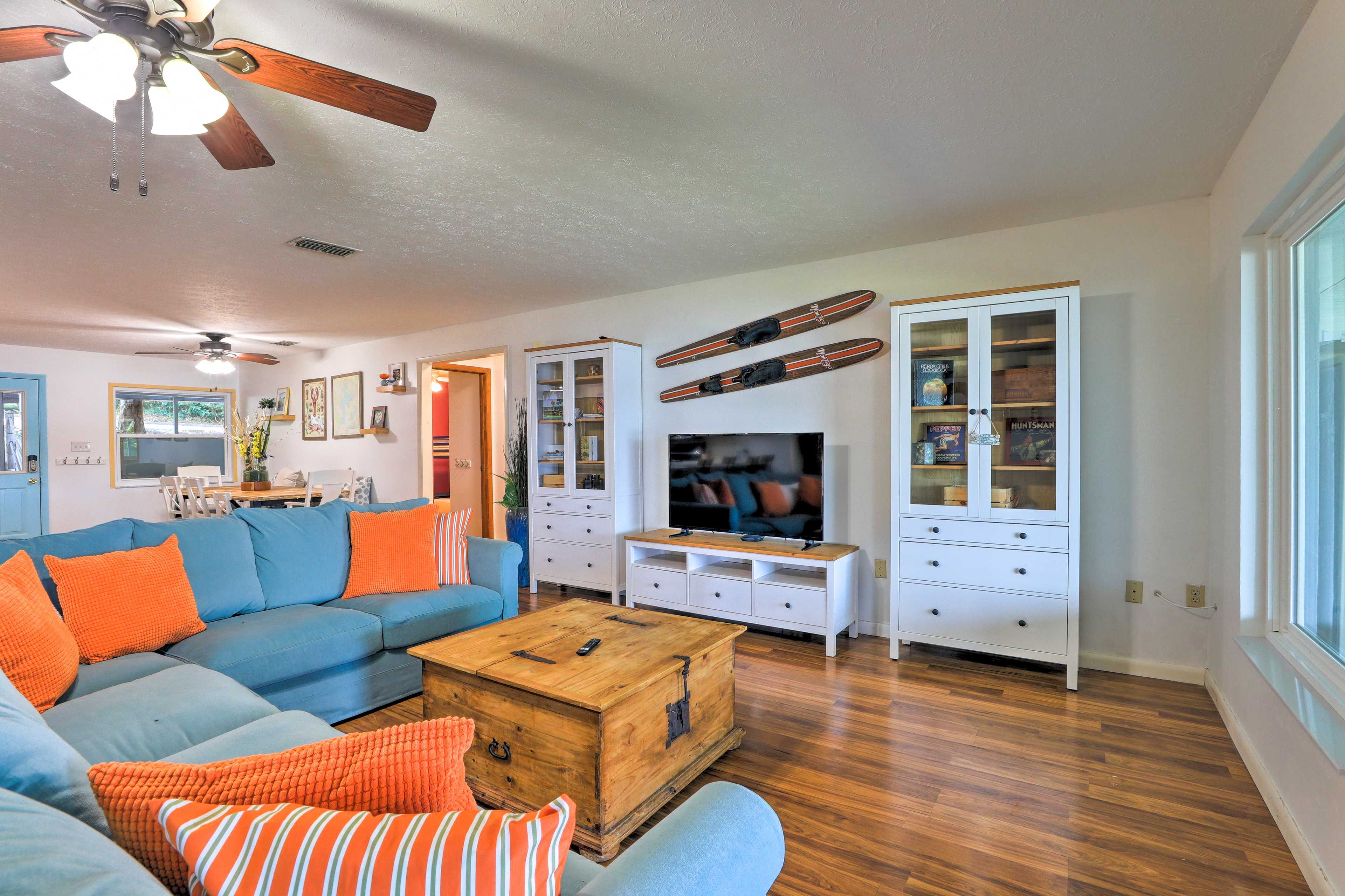 Living Room | Smart TV