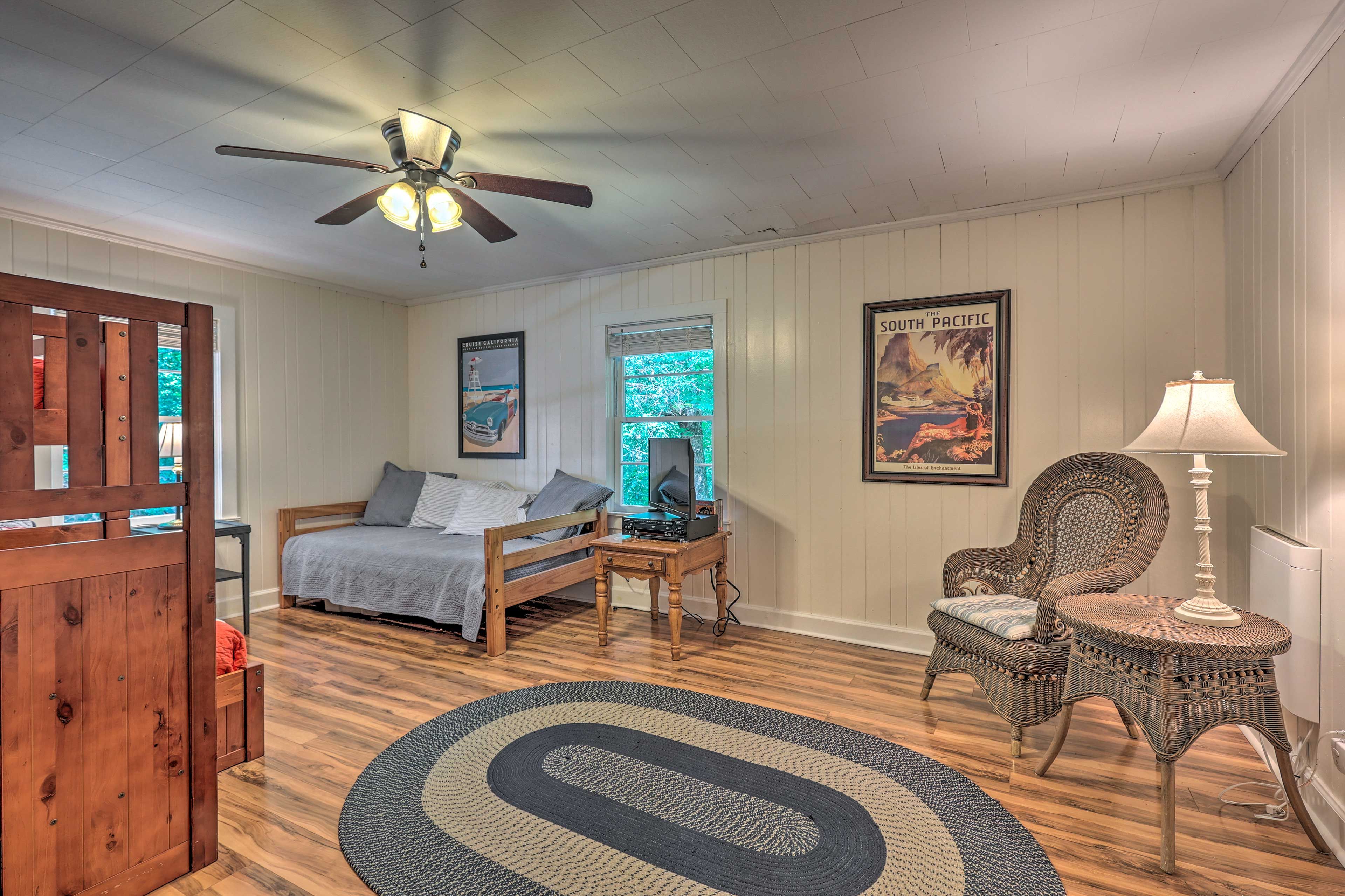 Bedroom 2 | Smart TV