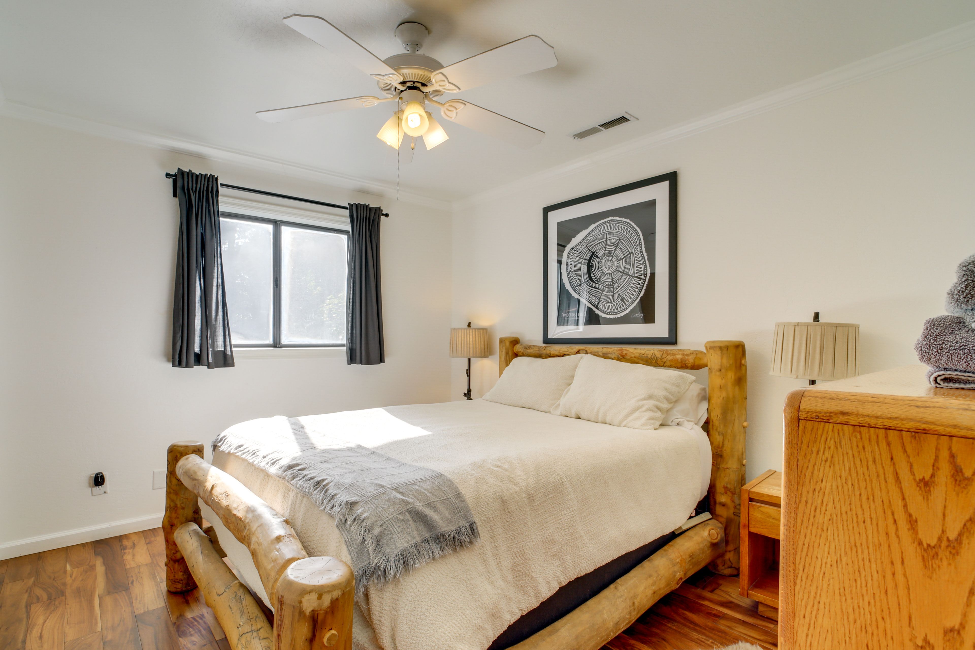 Bedroom 2 | Queen Bed