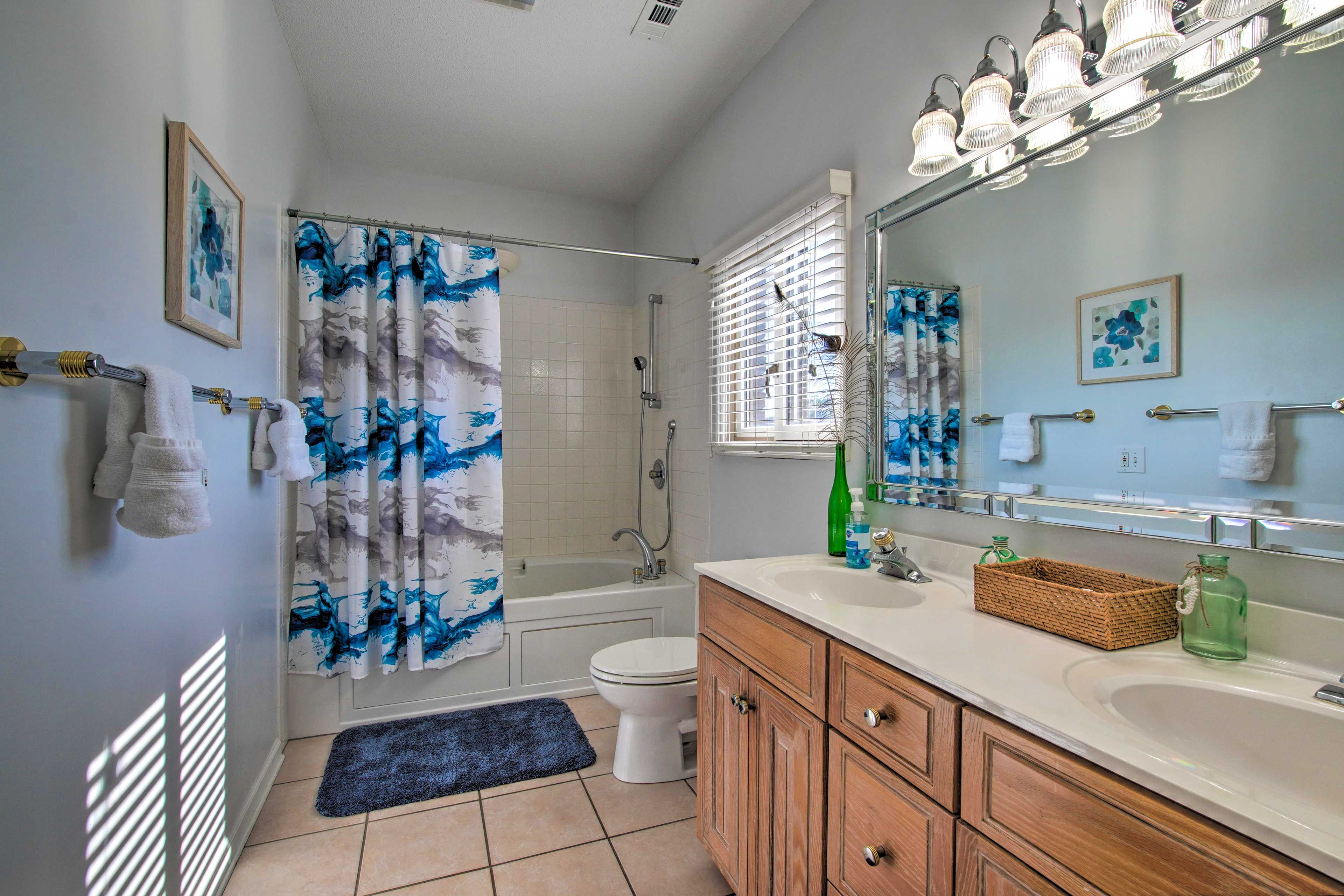 En-Suite Bathroom | Complimentary Toiletries Provided