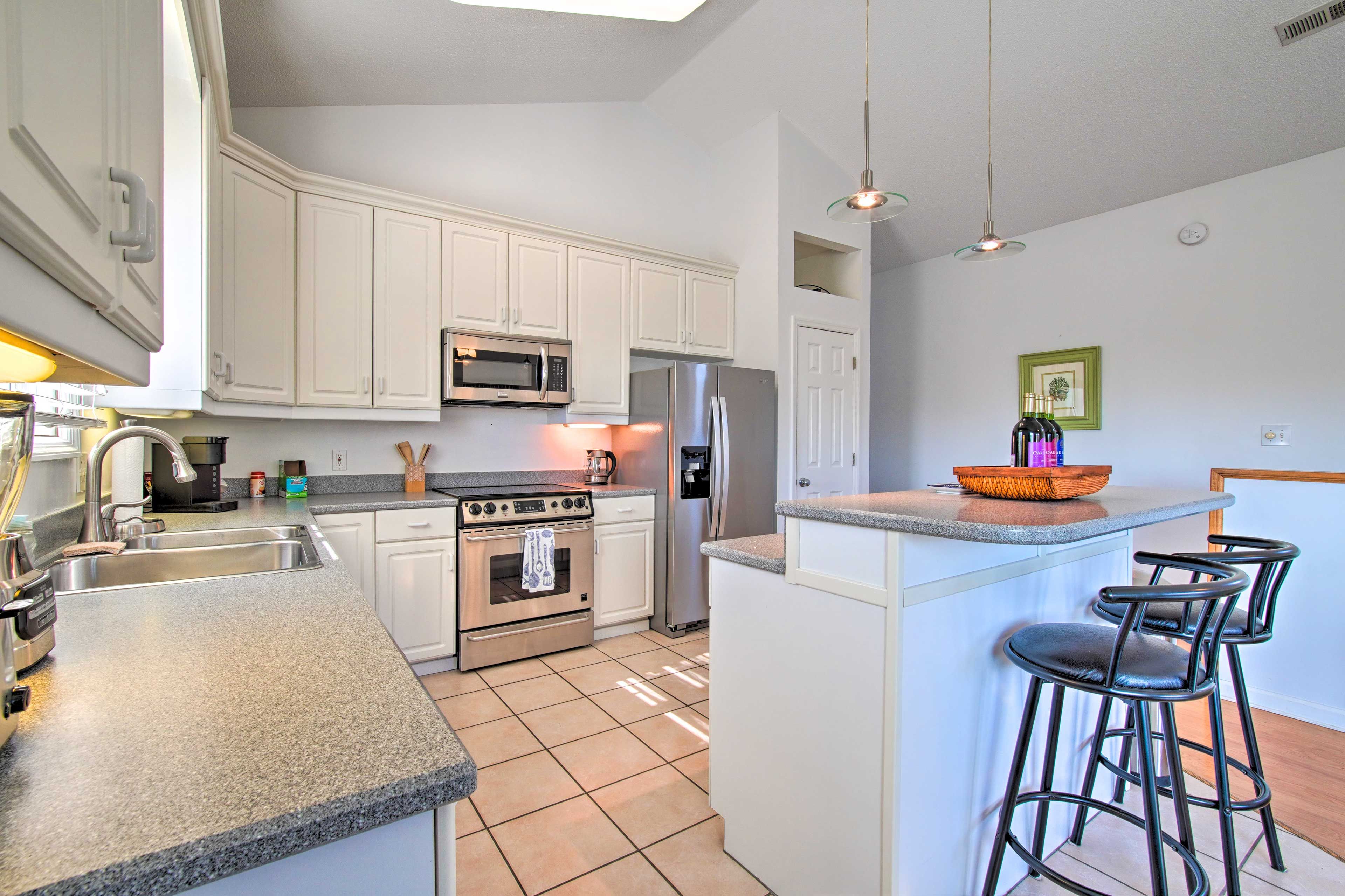 Kitchen | 2-Person Breakfast Bar