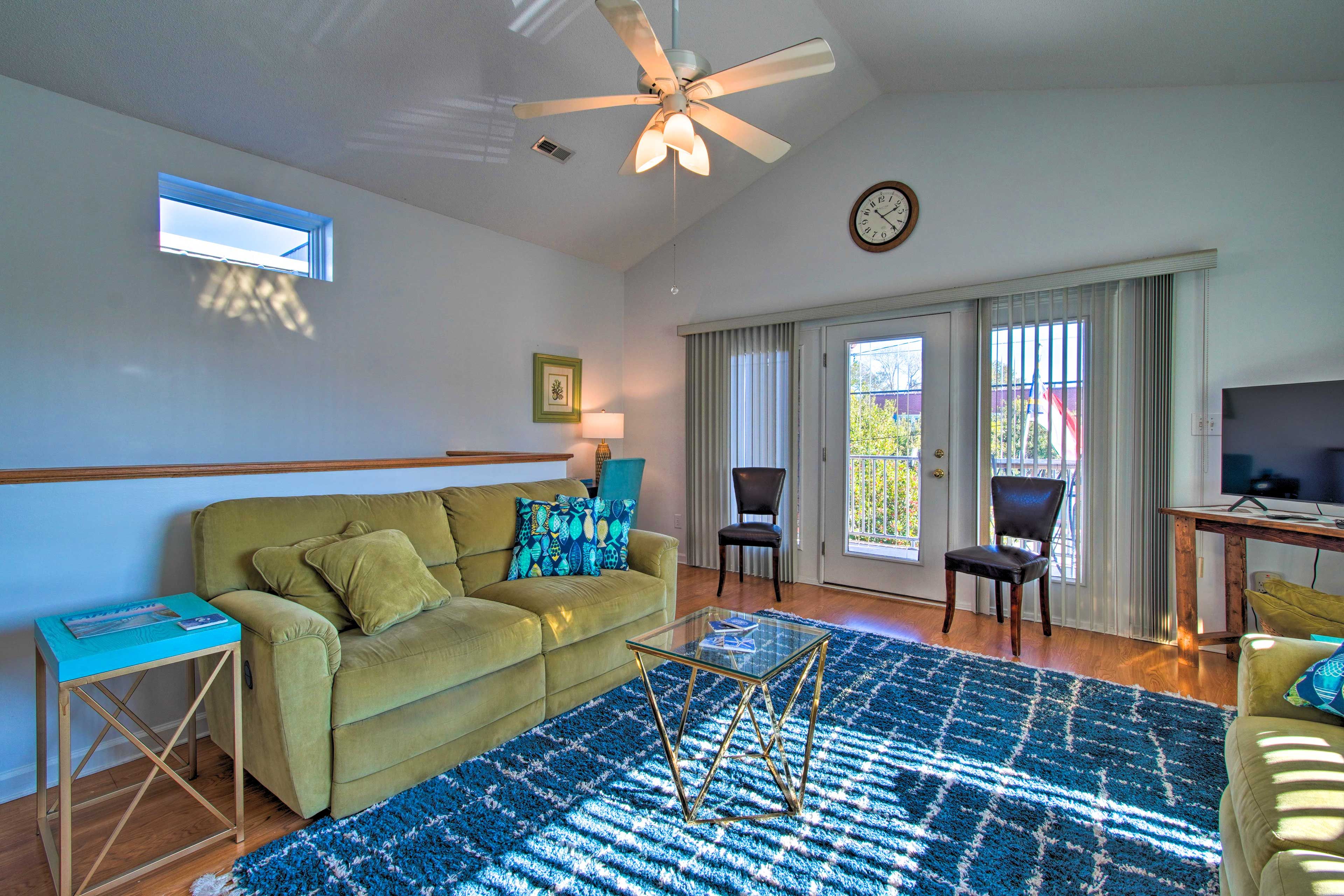 Living Room | Free WiFi | Smart TV | Keyless Entry