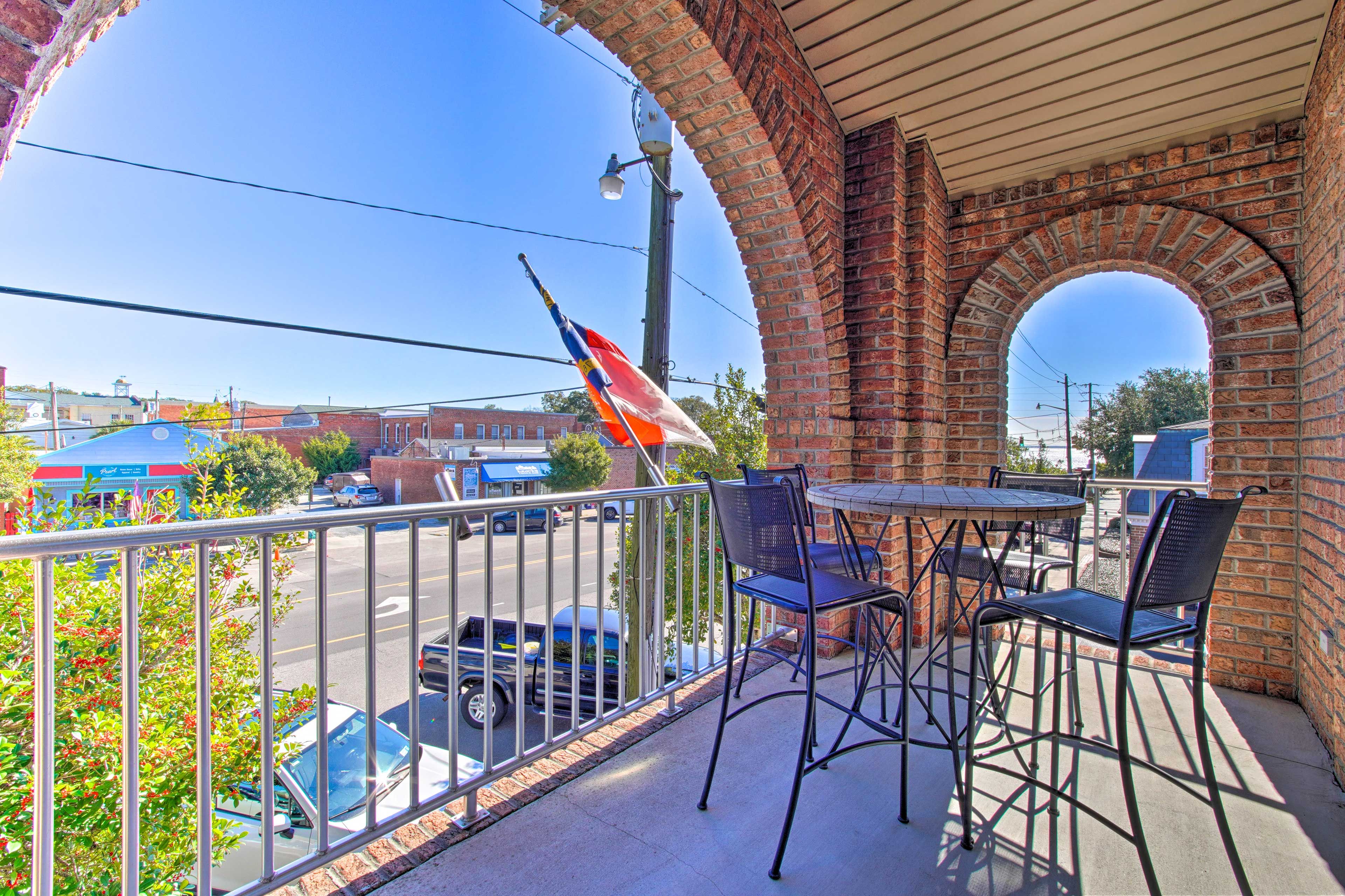 Balcony | Fire Pit | Outdoor Seating Areas
