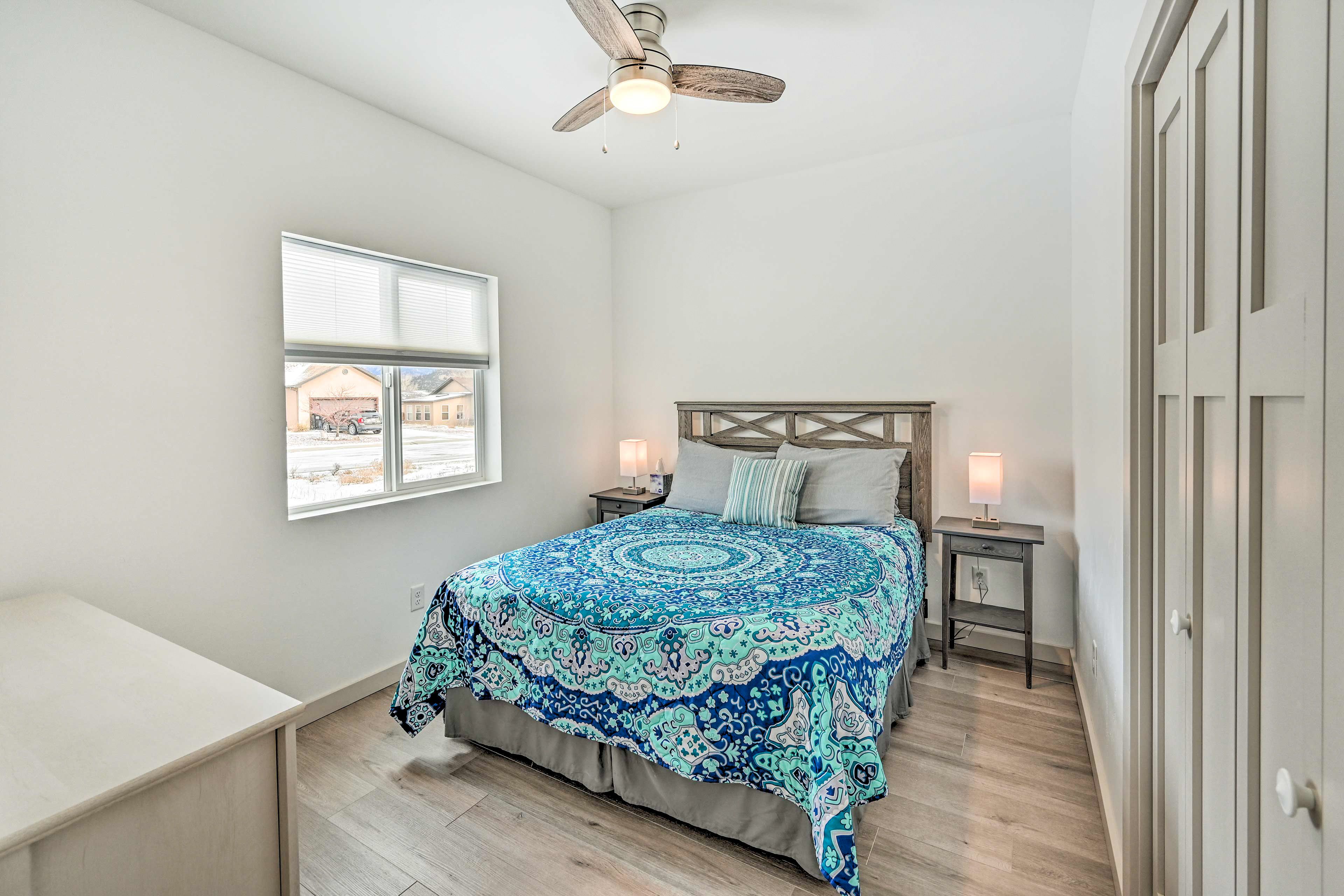 Bedroom 3 | Queen Bed