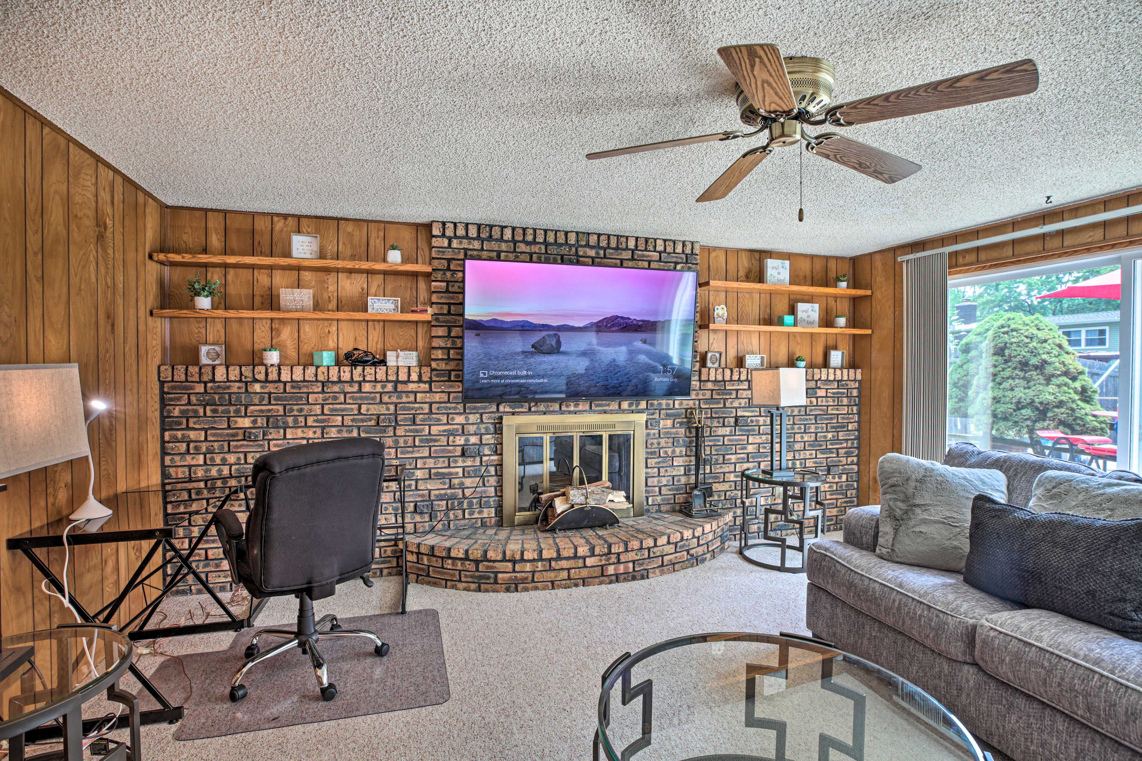 Living Room | Fireplace