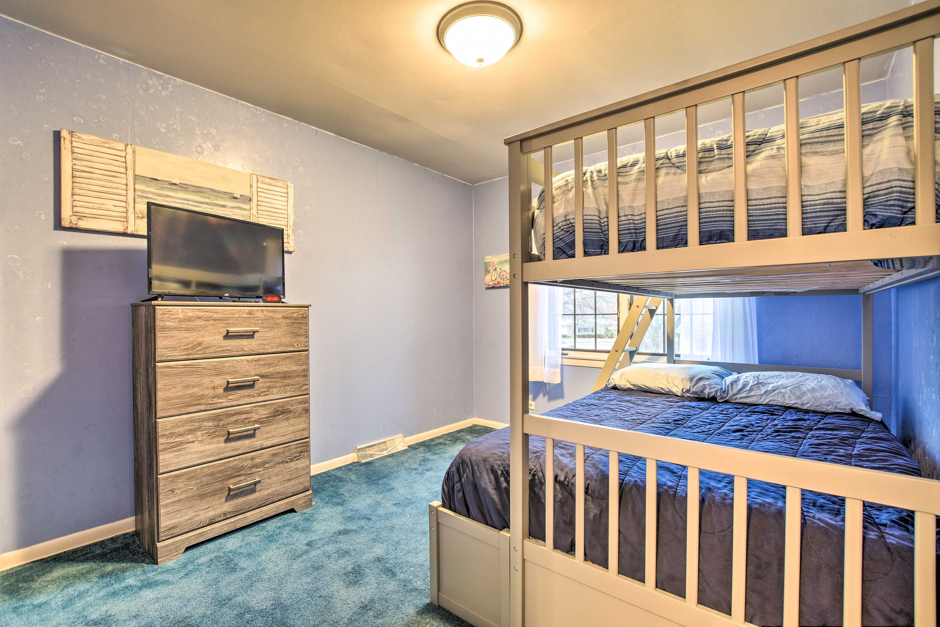 Bedroom 4 | Twin/Full Bunk Bed w/ Twin Trundle