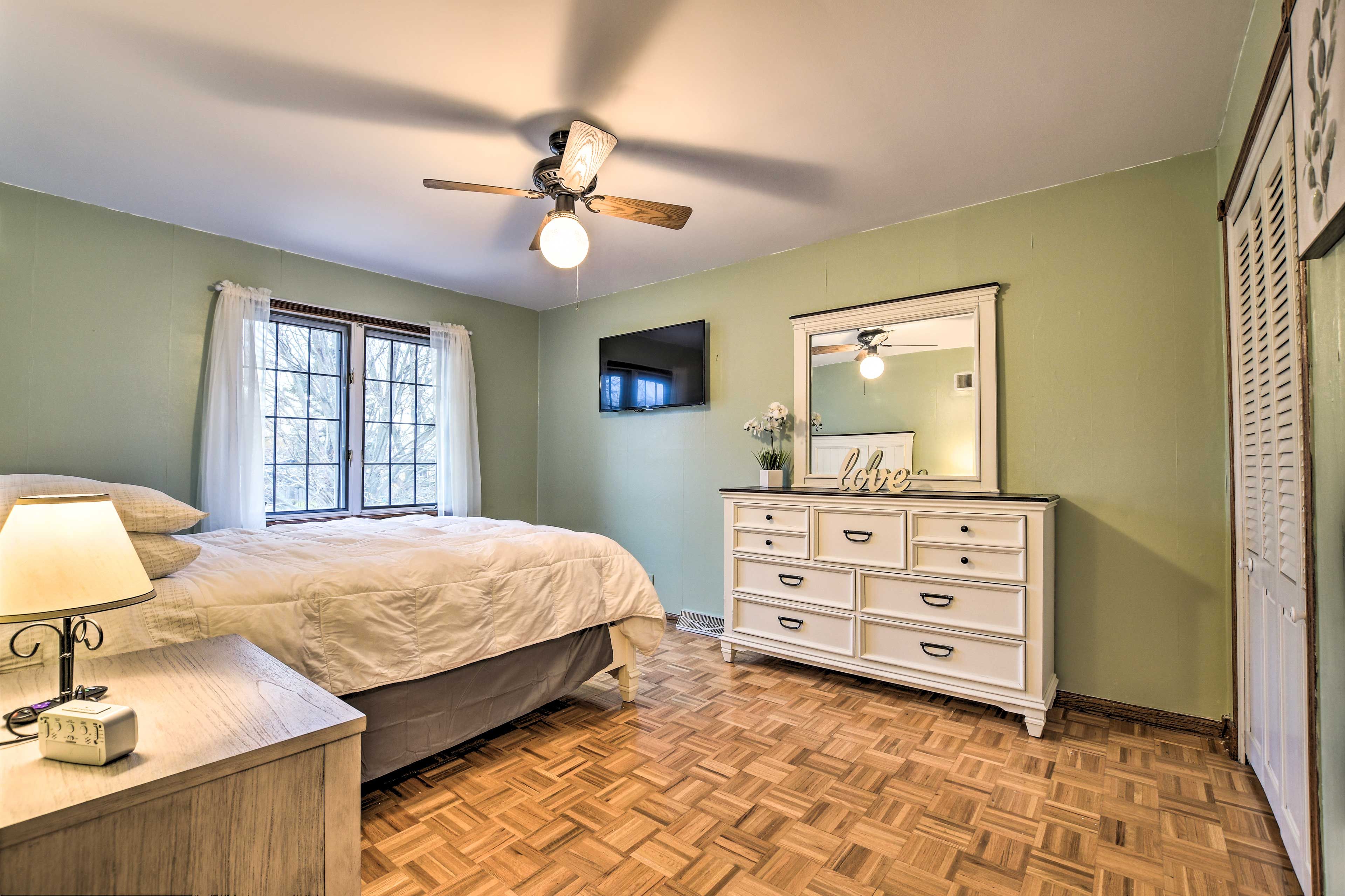 Bedroom 3 | Queen Bed