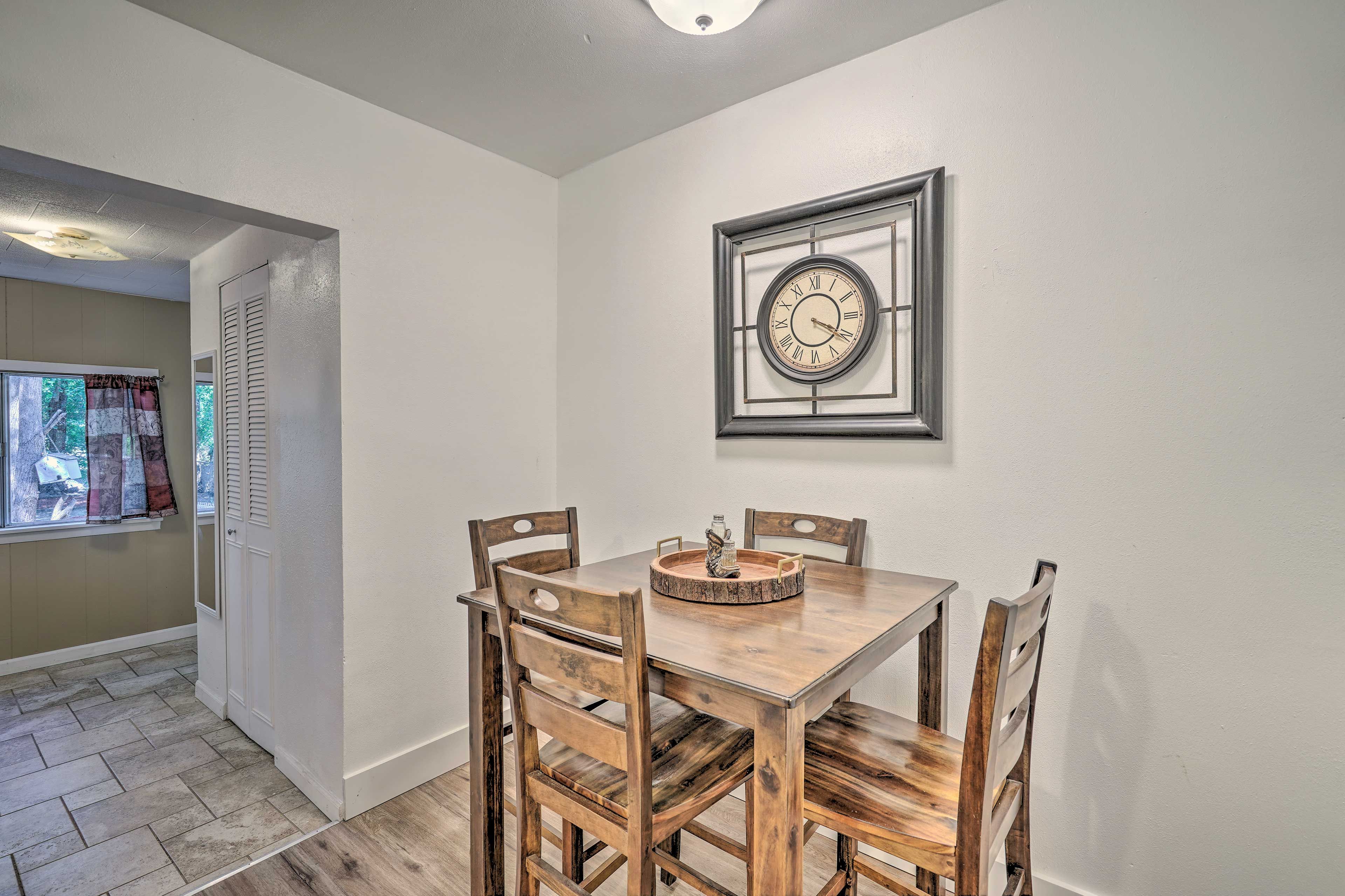Dining Room | Dishware/Flatware Provided