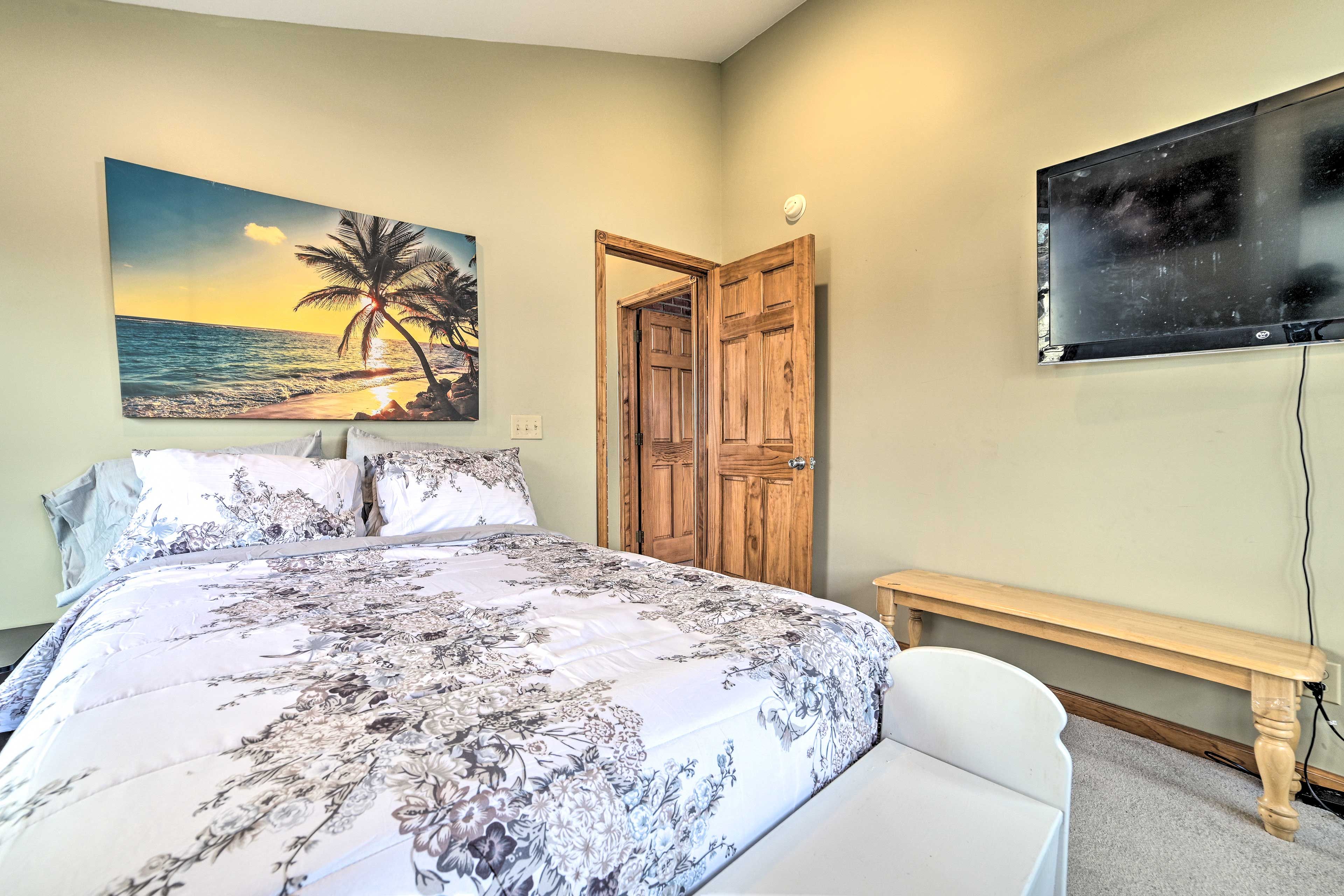 Bedroom 3 | Queen Bed