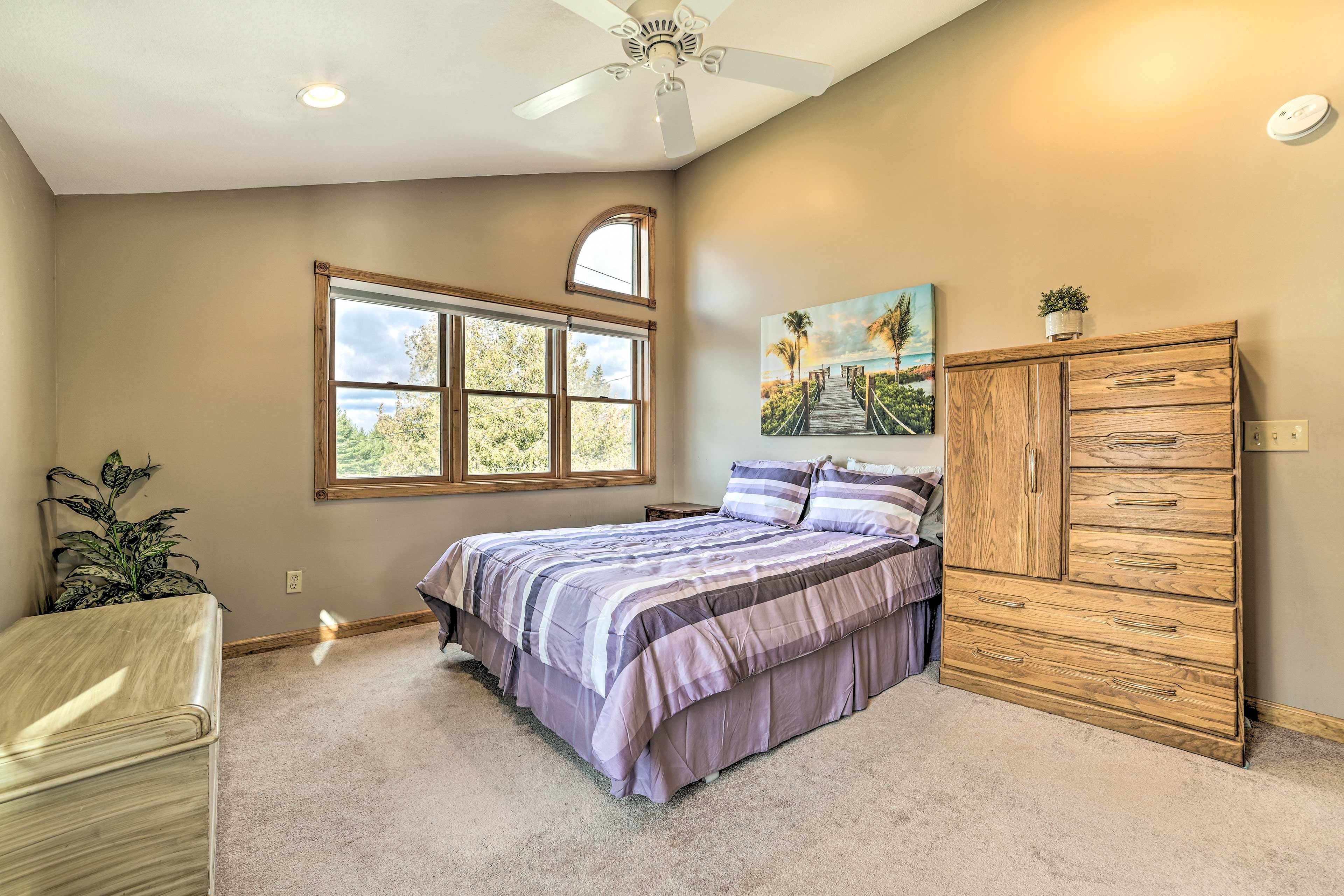 Bedroom 2 | Queen Bed