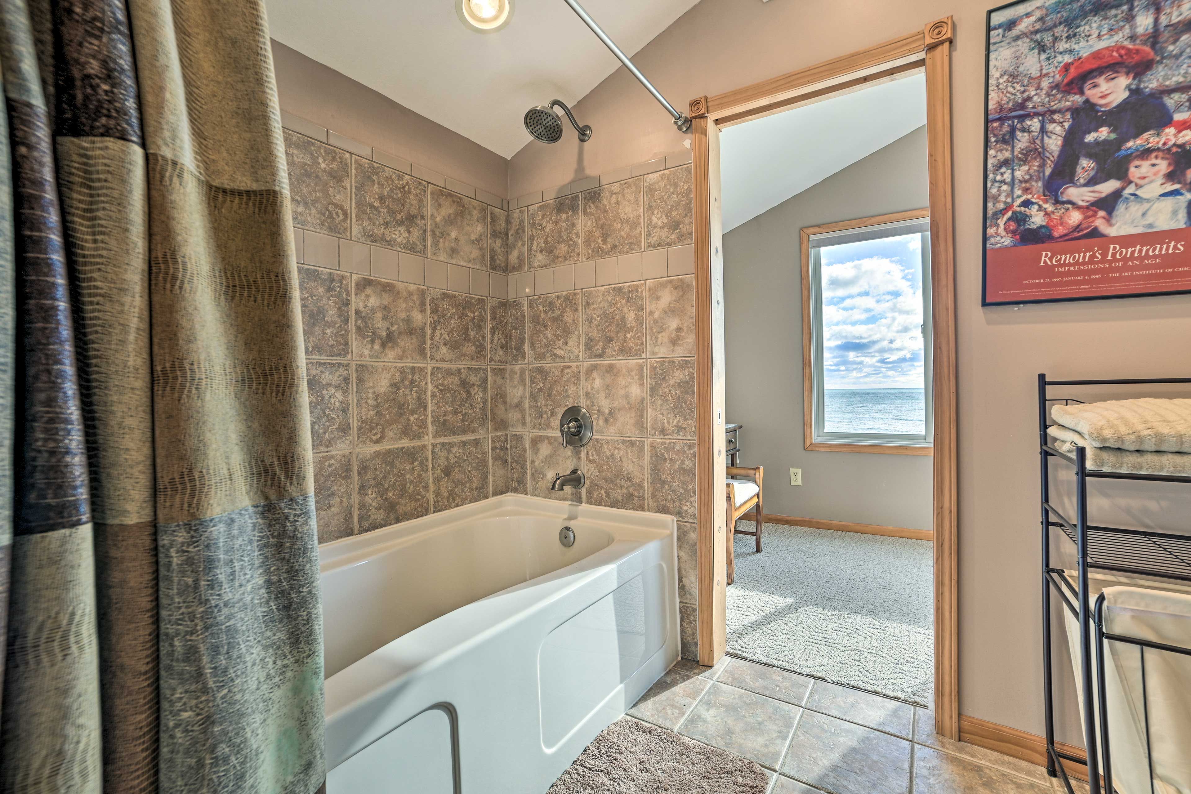 En-Suite Bathroom | Complimentary Toiletries