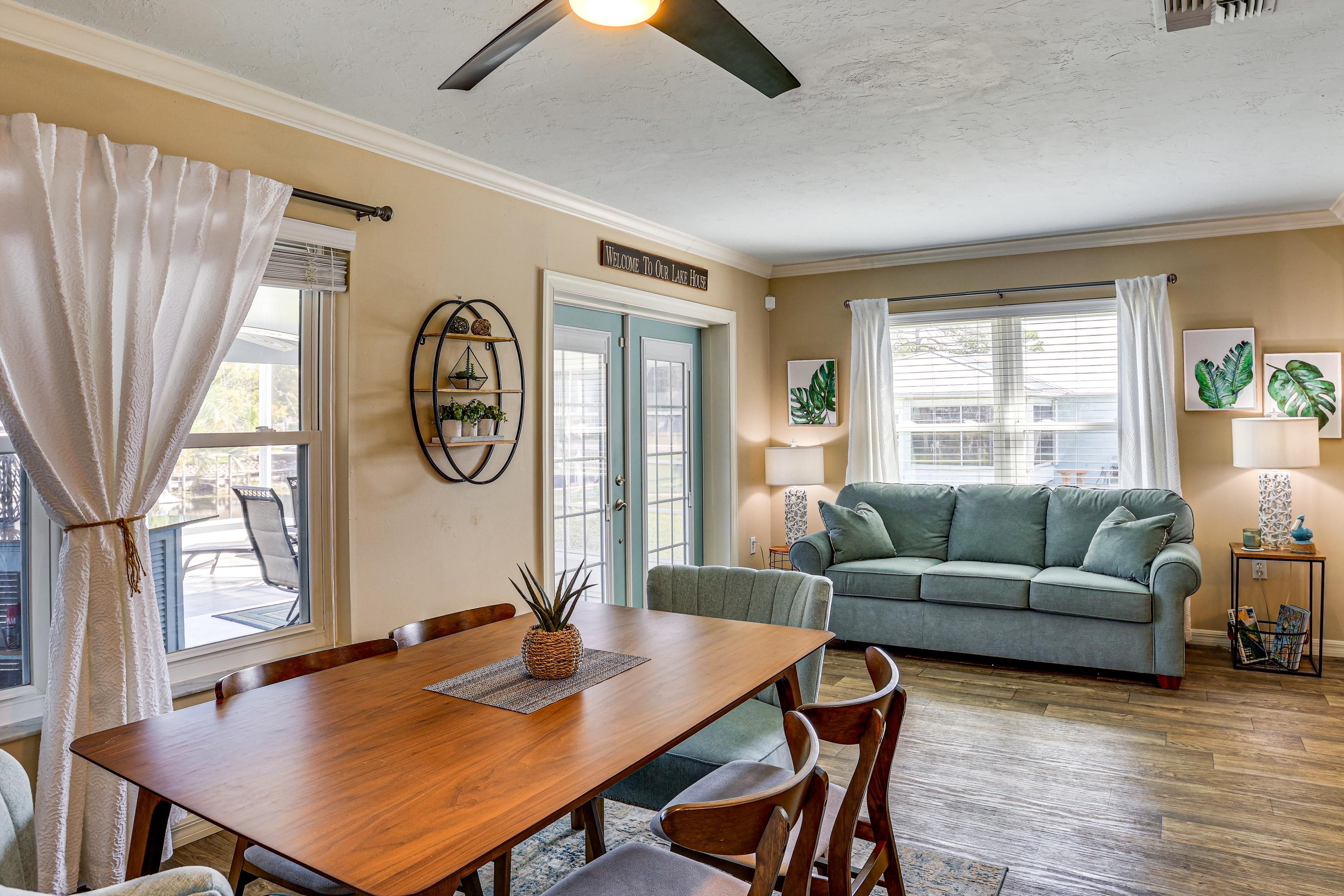 Dining Area | Dishware Provided