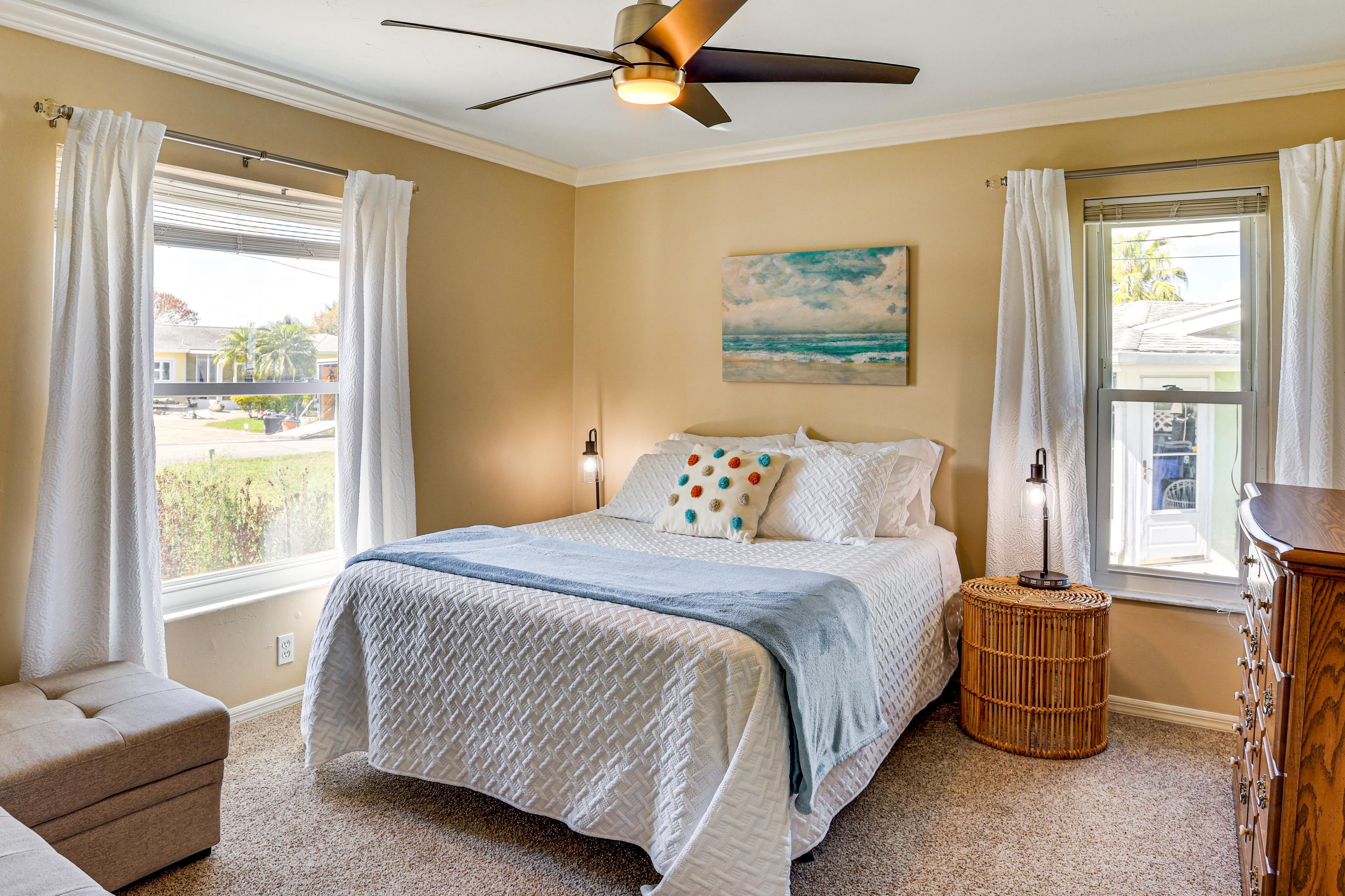 Bedroom 2 | Queen Bed