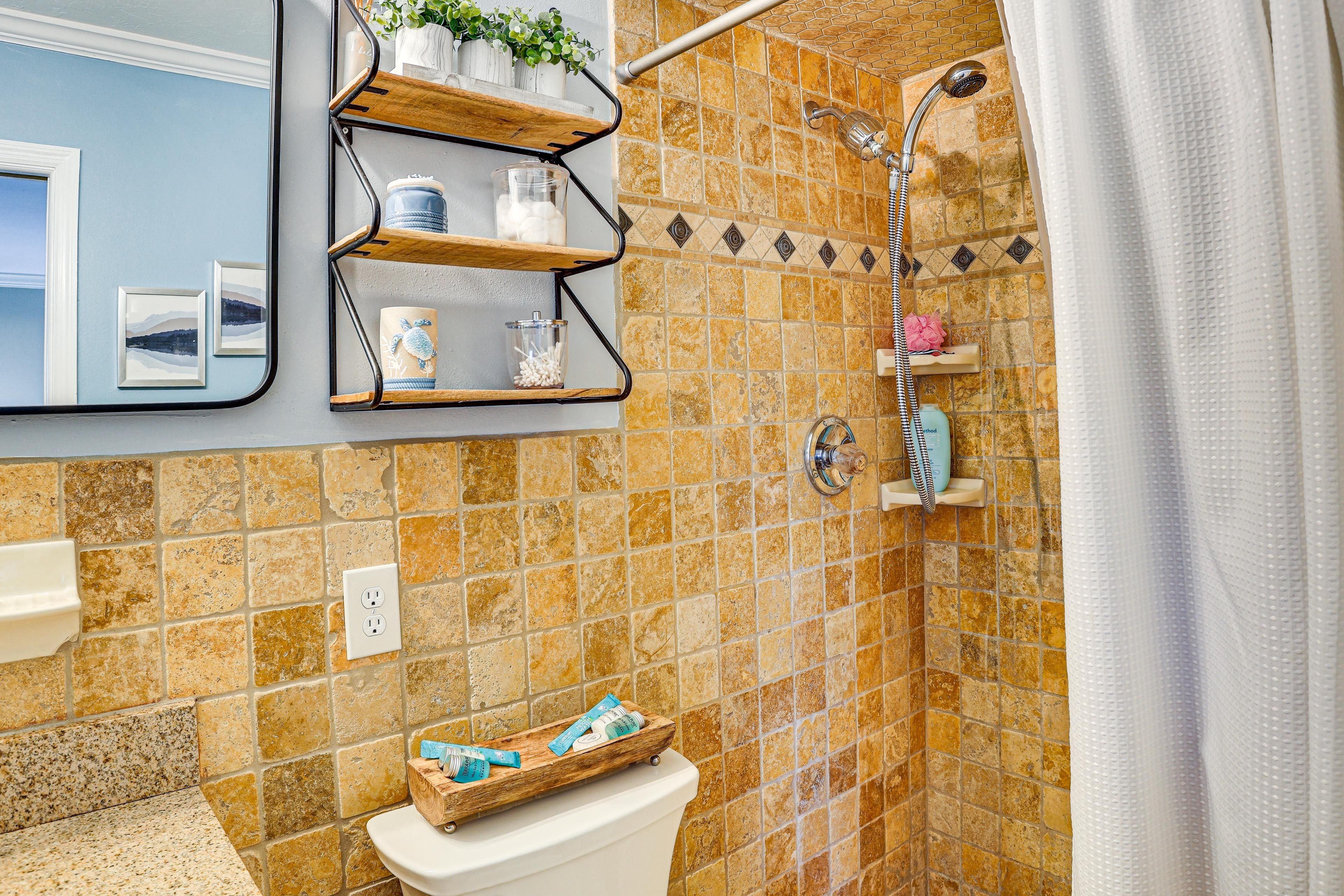 En-Suite Bathroom | Towels Provided