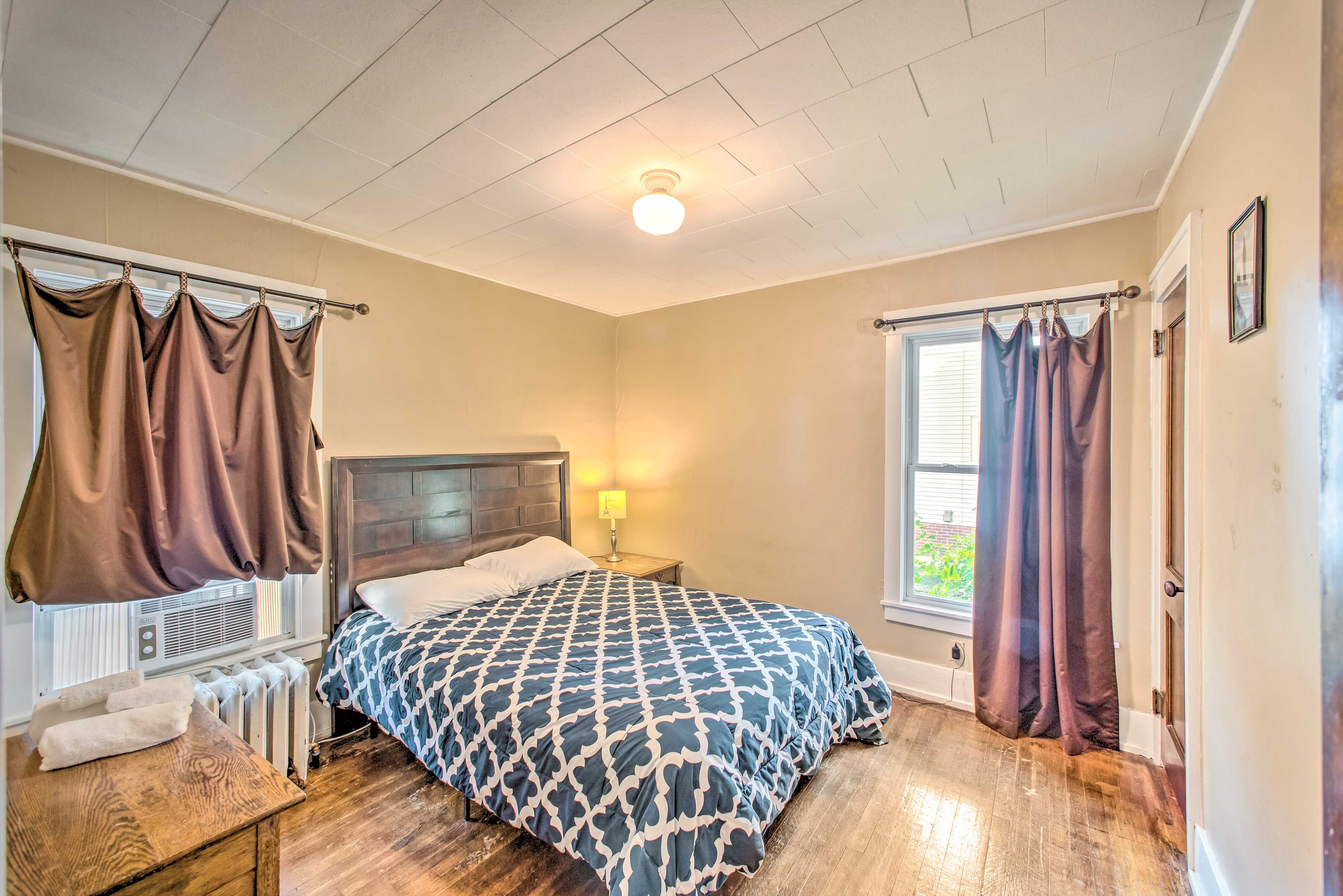 Bedroom 2 | Queen Bed