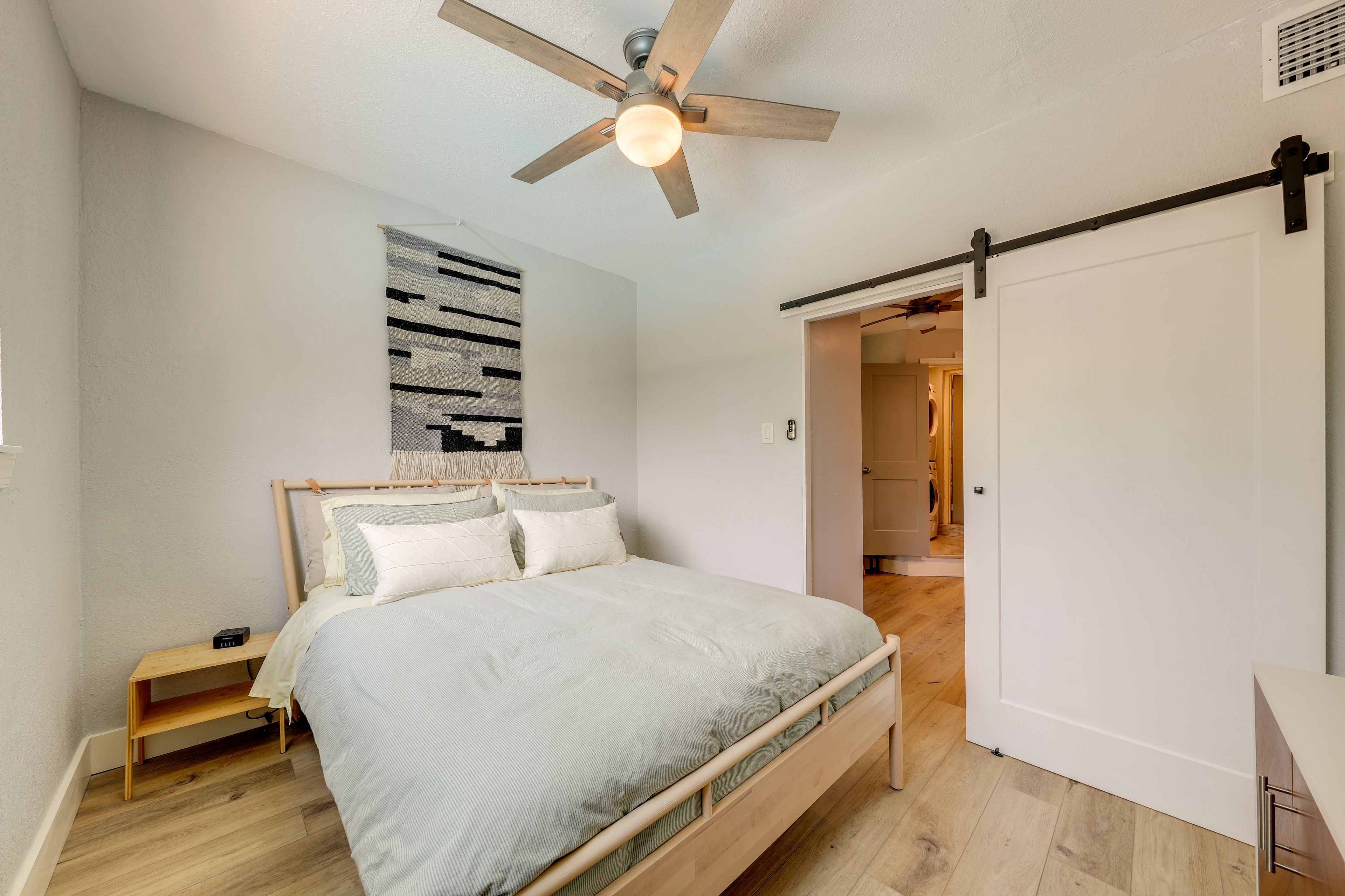 Bedroom 1 | Queen Bed