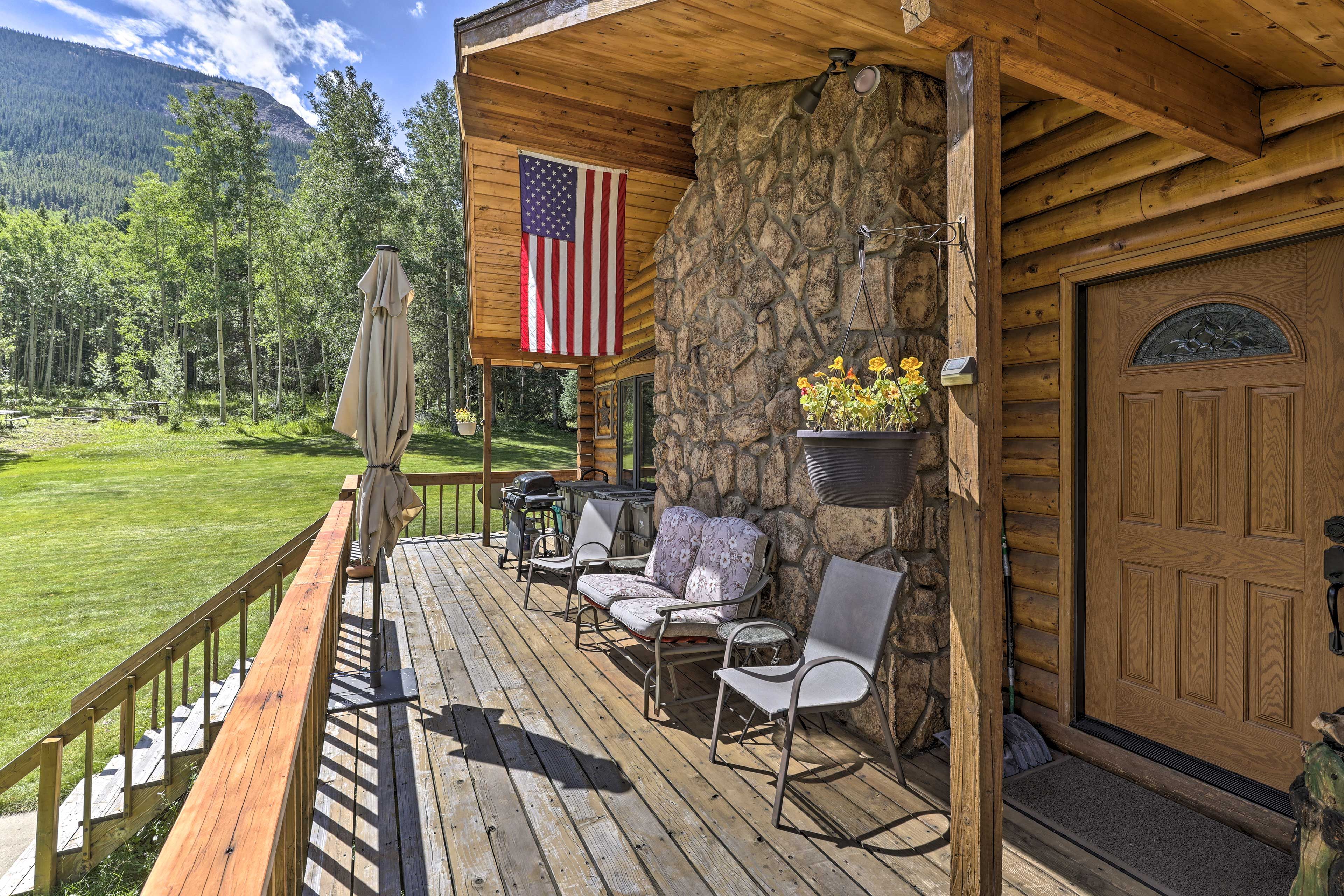 Wraparound Deck | Gas Grill