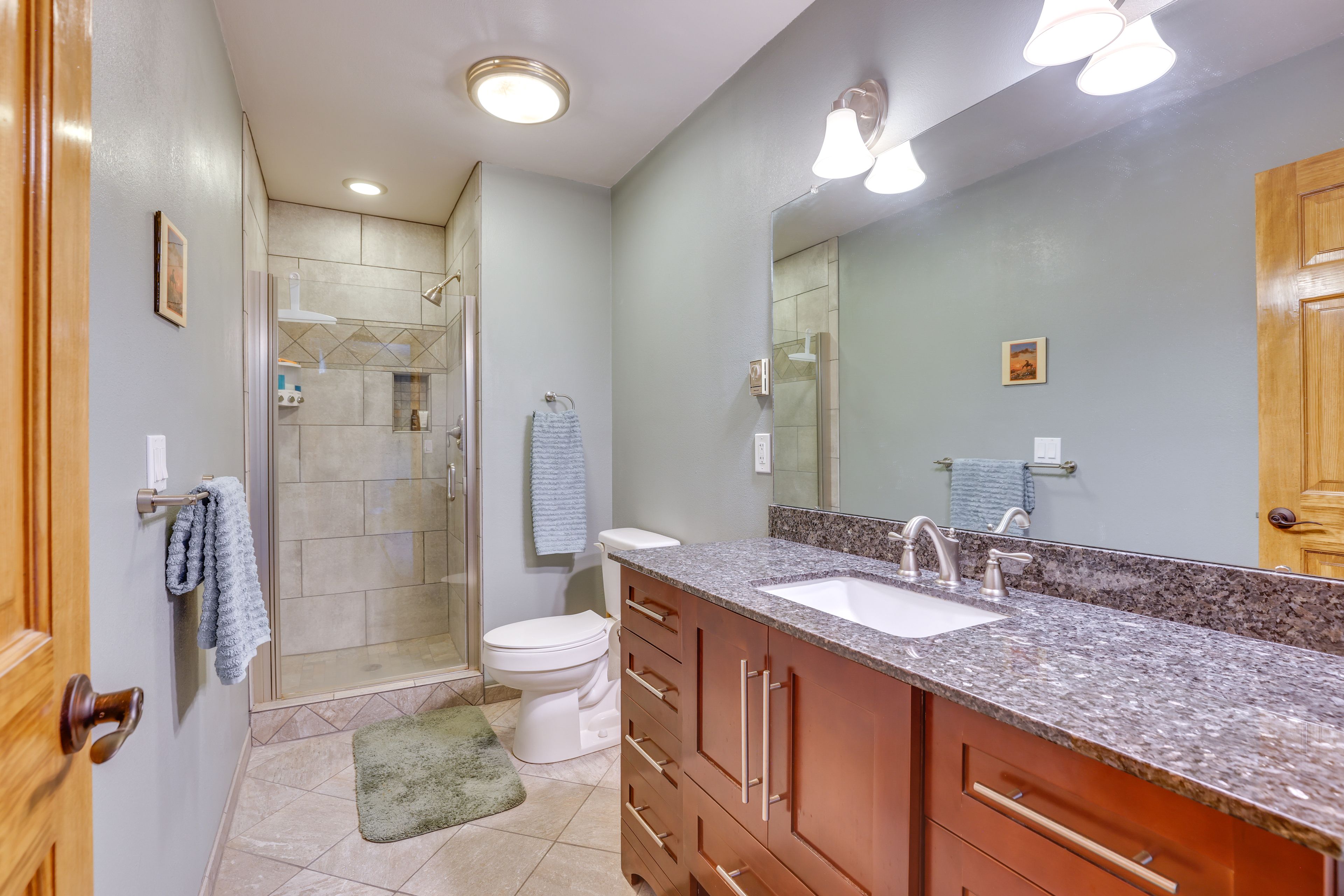 En-Suite Bathroom