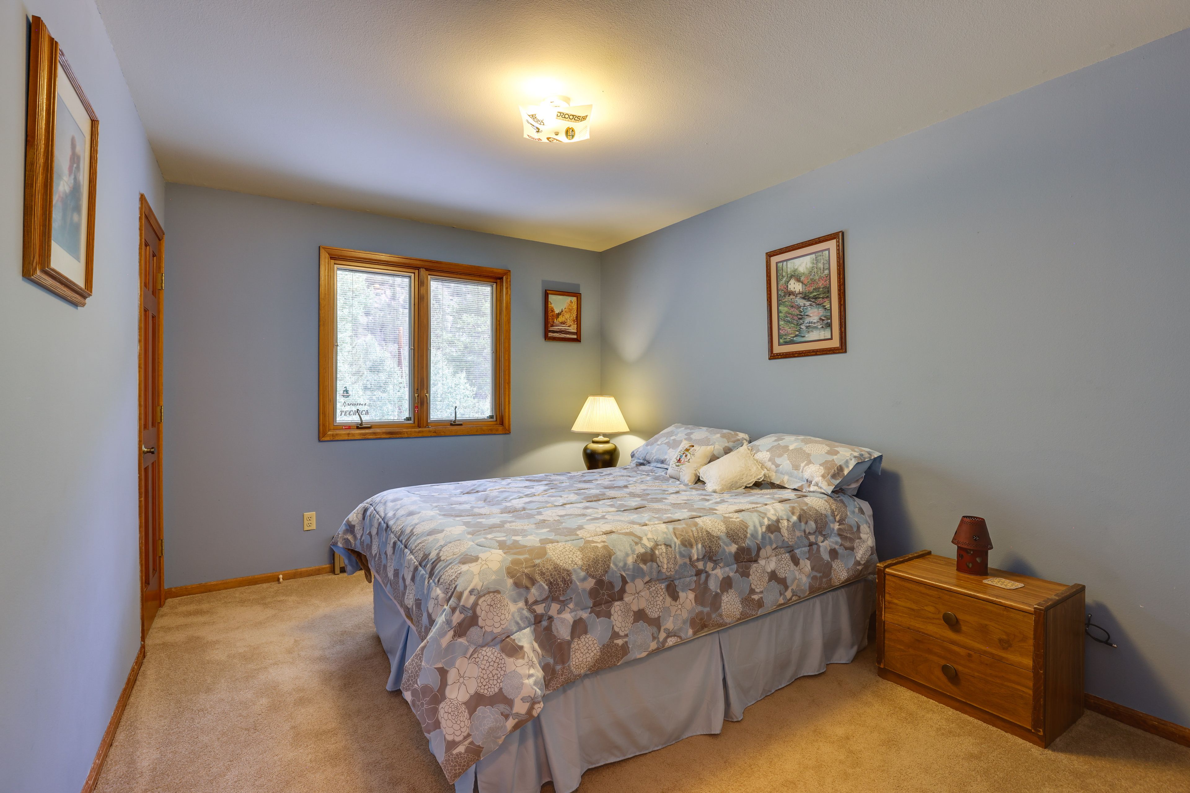 Bedroom 1 | Main Level | Queen Bed | Linens Provided