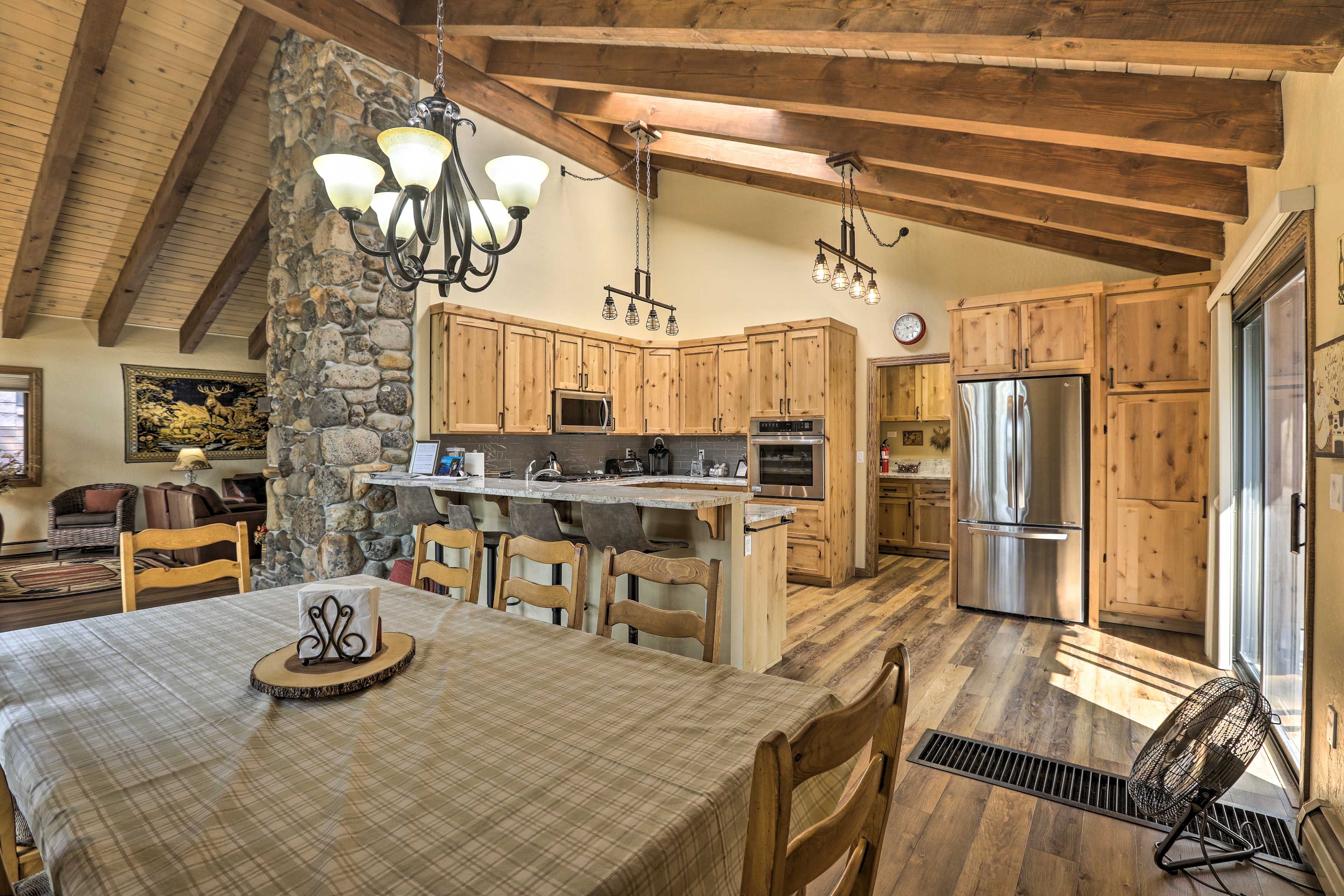 Dining Room | Dishware/Flatware Provided