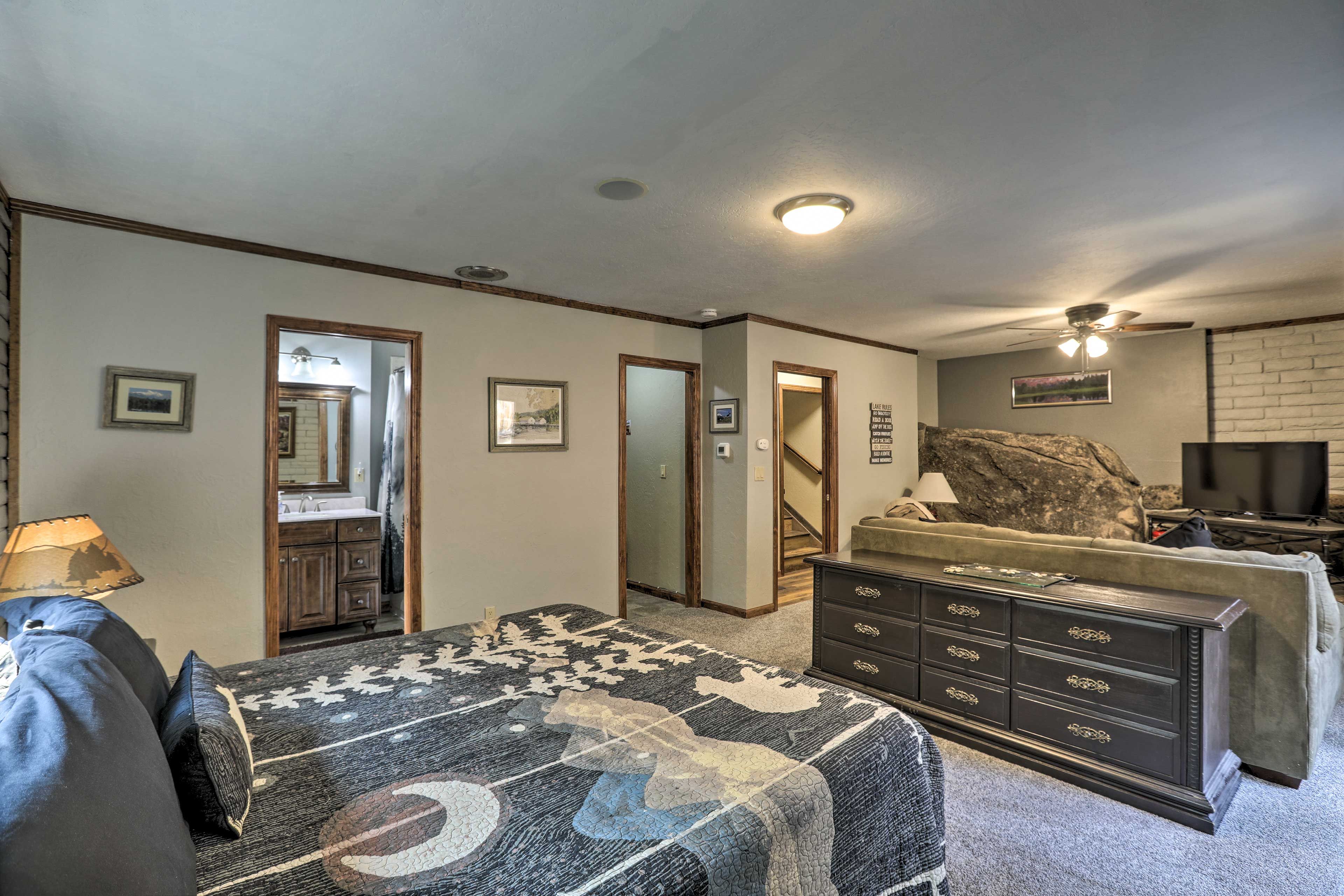 Bedroom 3 | En-Suite Bathroom | Smart TV | Lounge Area