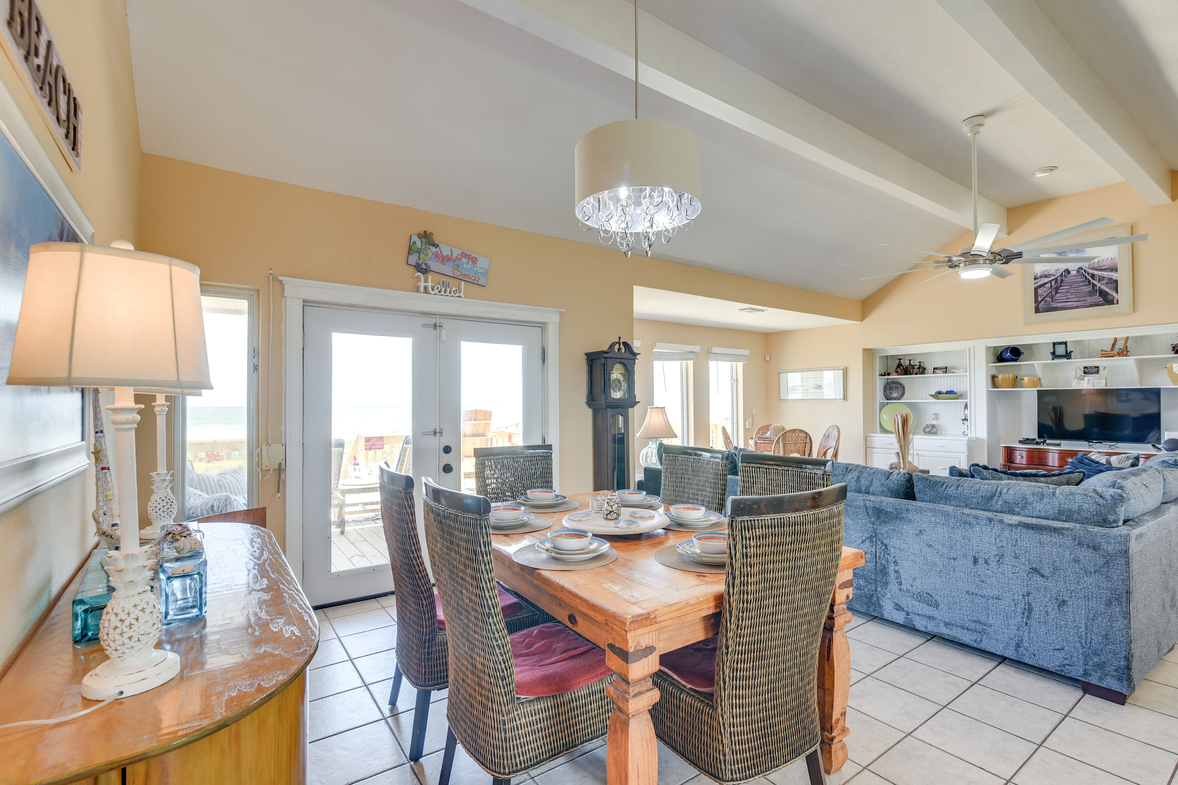 Dining Area | Dishware & Flatware Provided