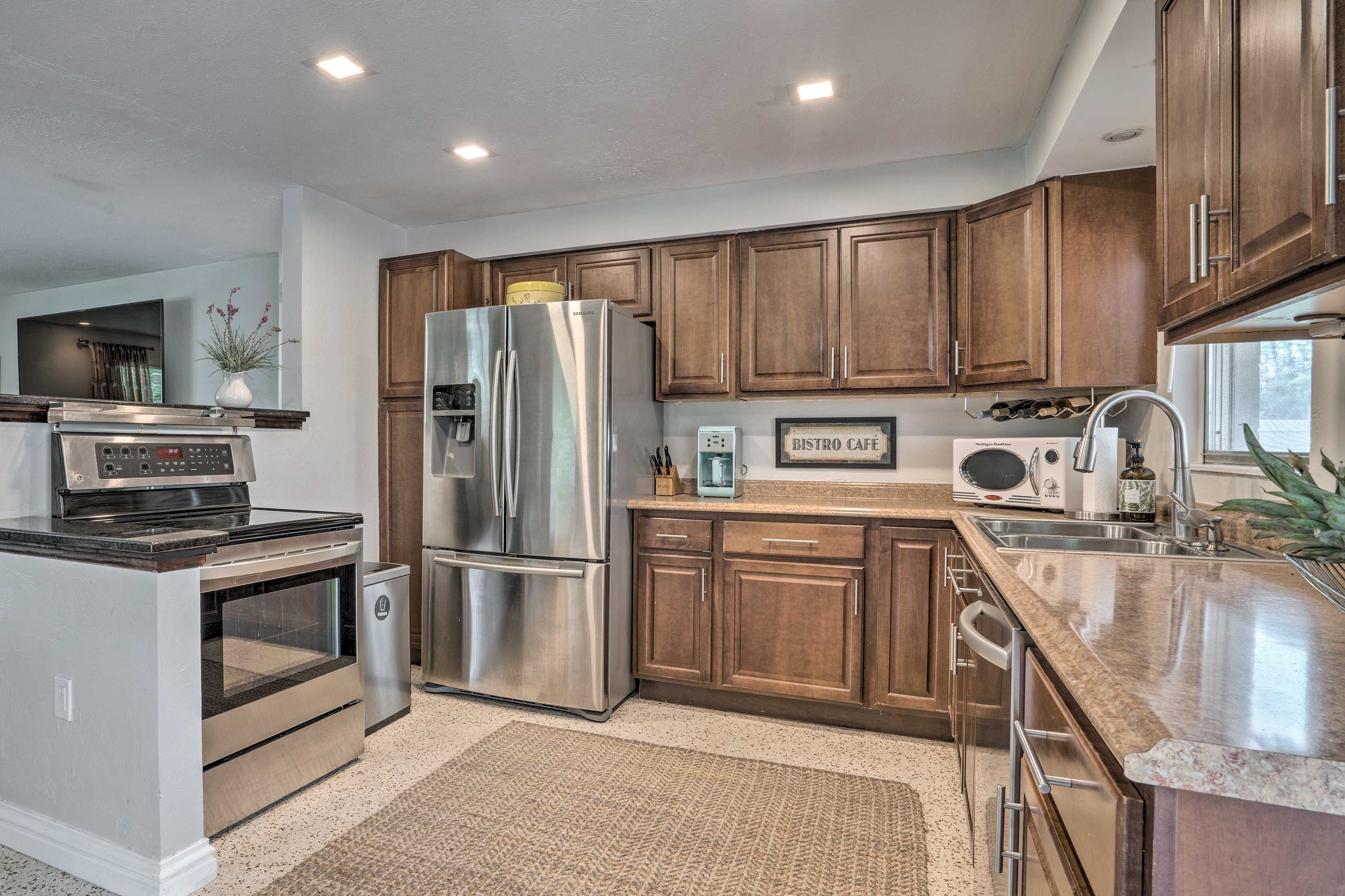 Kitchen | Drip Coffee Maker | Microwave