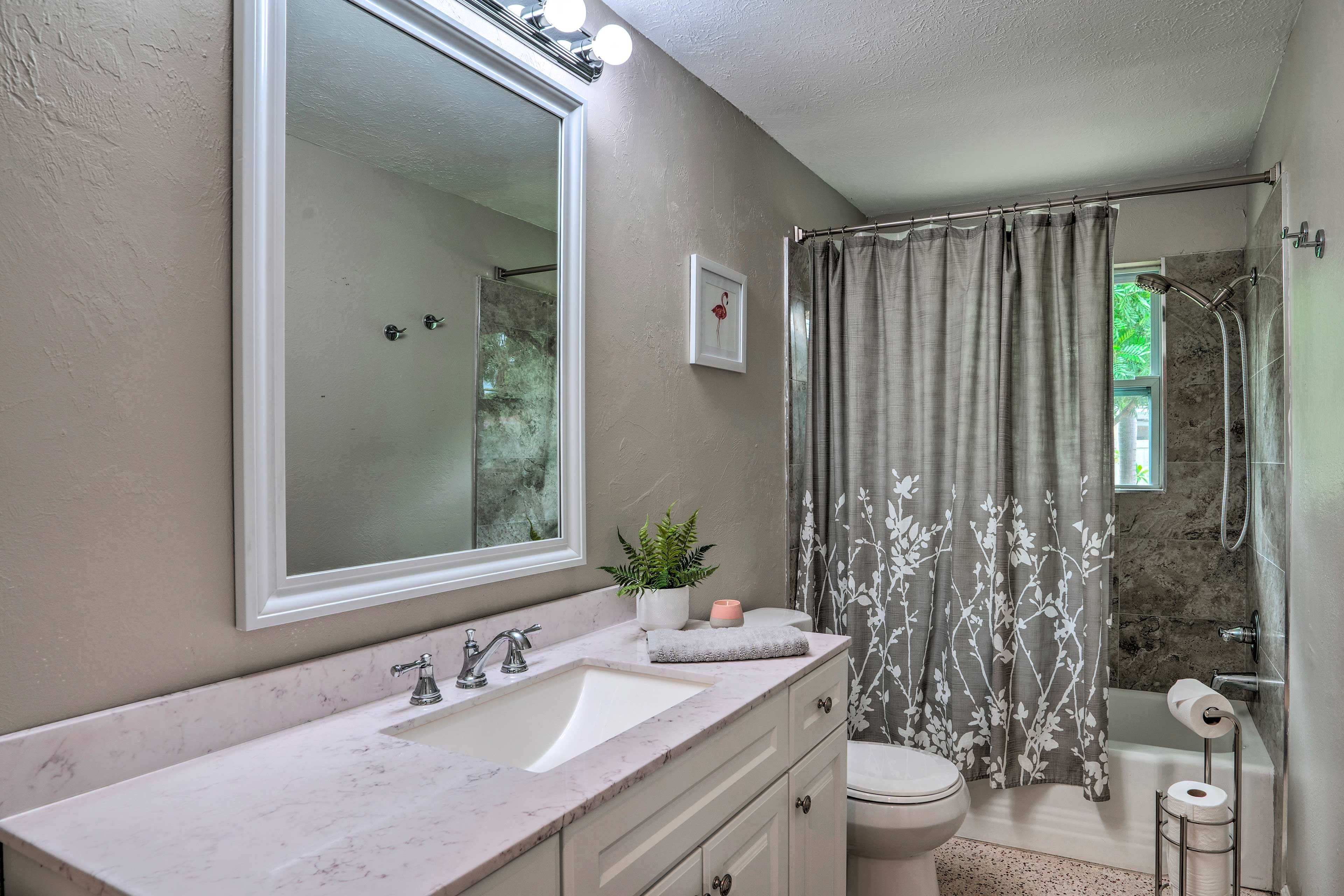 Full Bathroom | Towels Provided | Hair Dryer