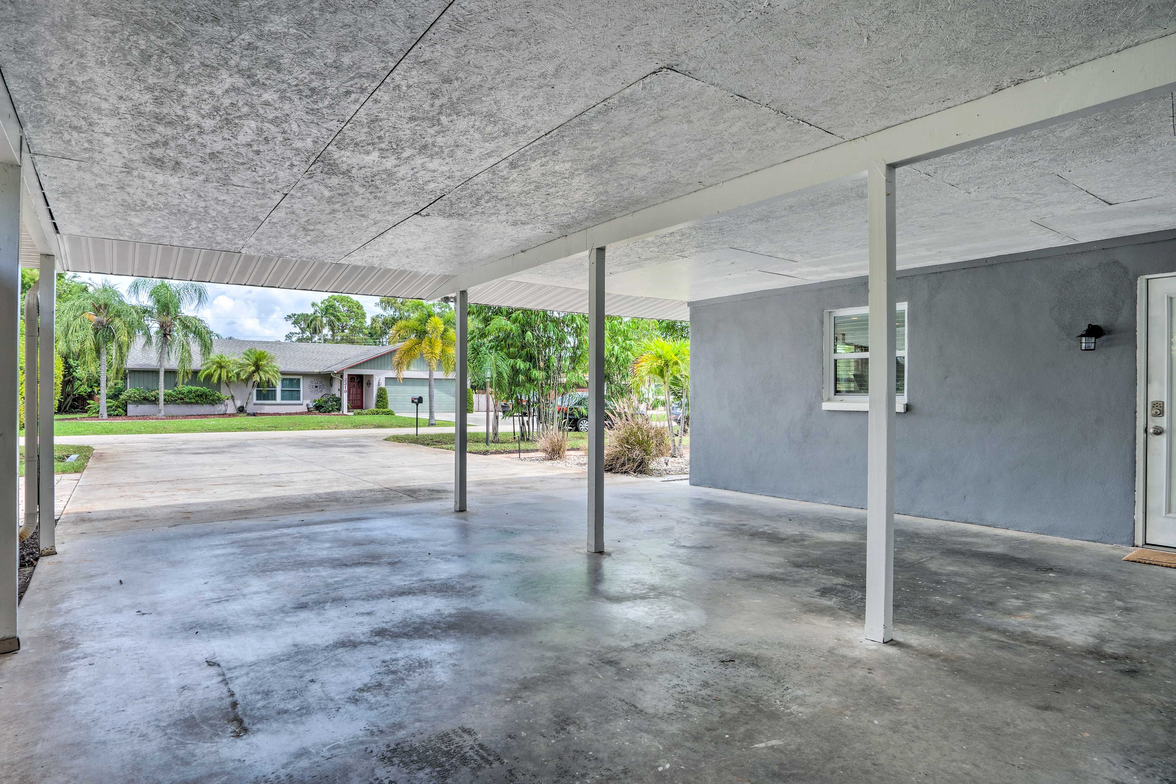 Parking | Driveway w/ Carport (4 Vehicles)