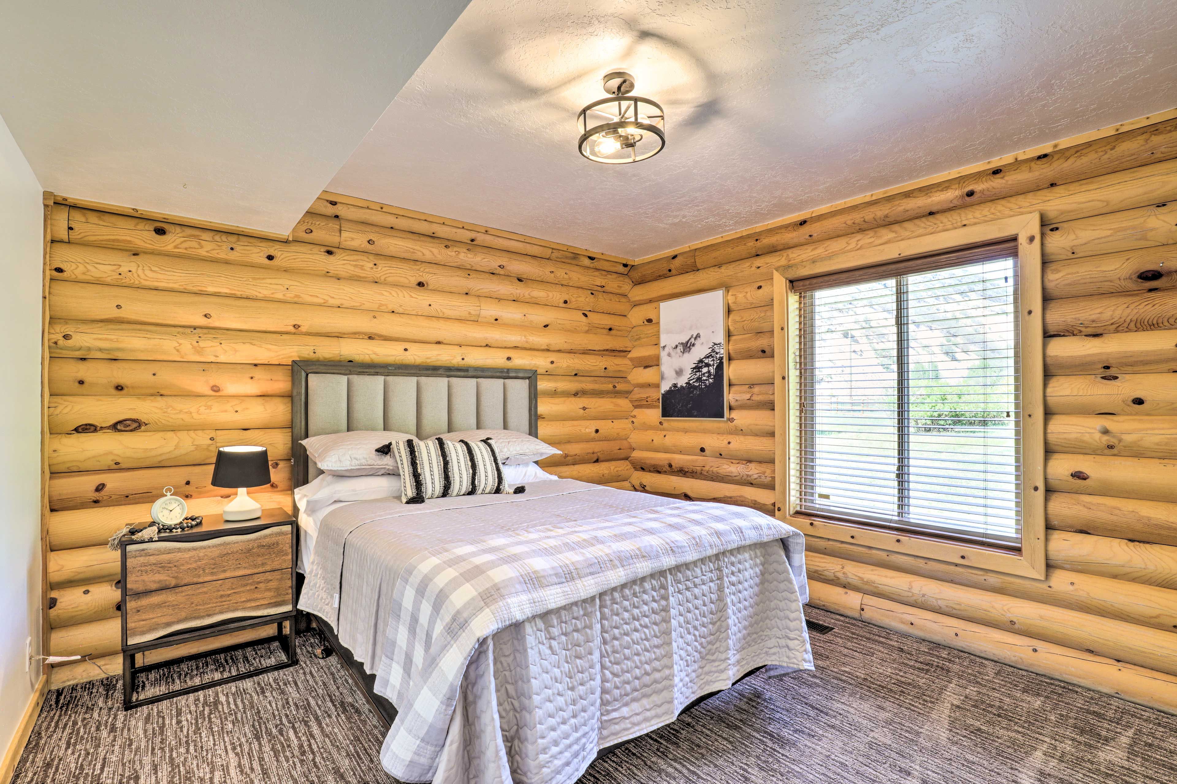 Bedroom 2 | Queen Bed | 1st Floor