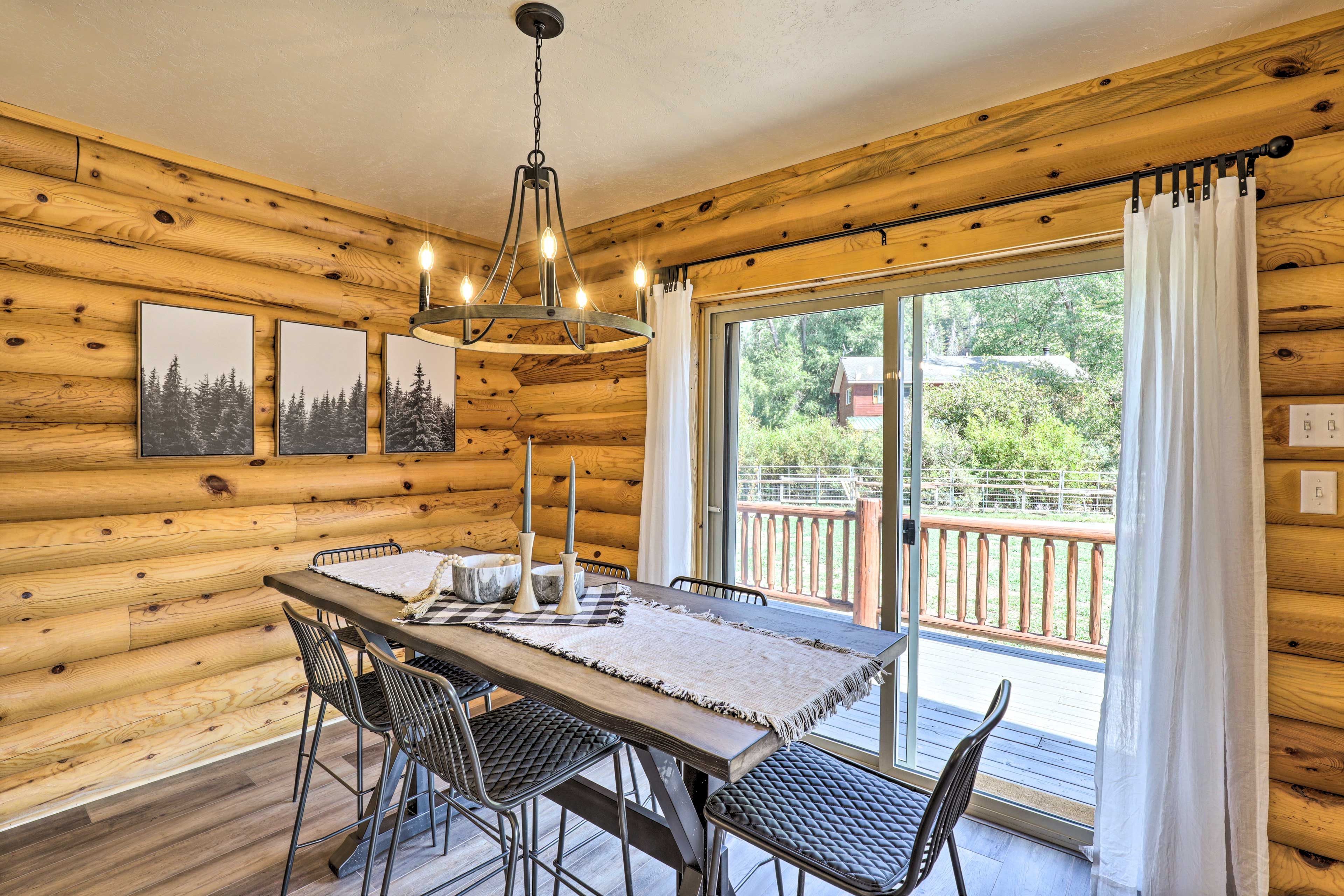 Dining Area | Dishware & Flatware Provided