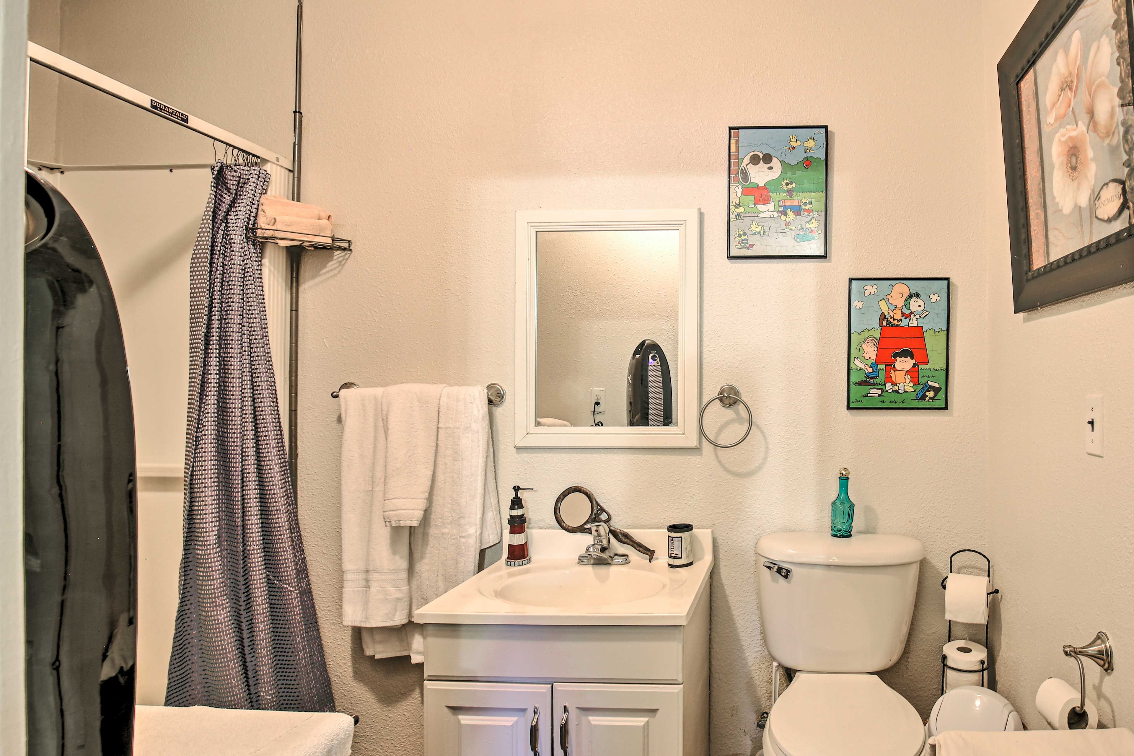 Full Bathroom | Complimentary Toiletries