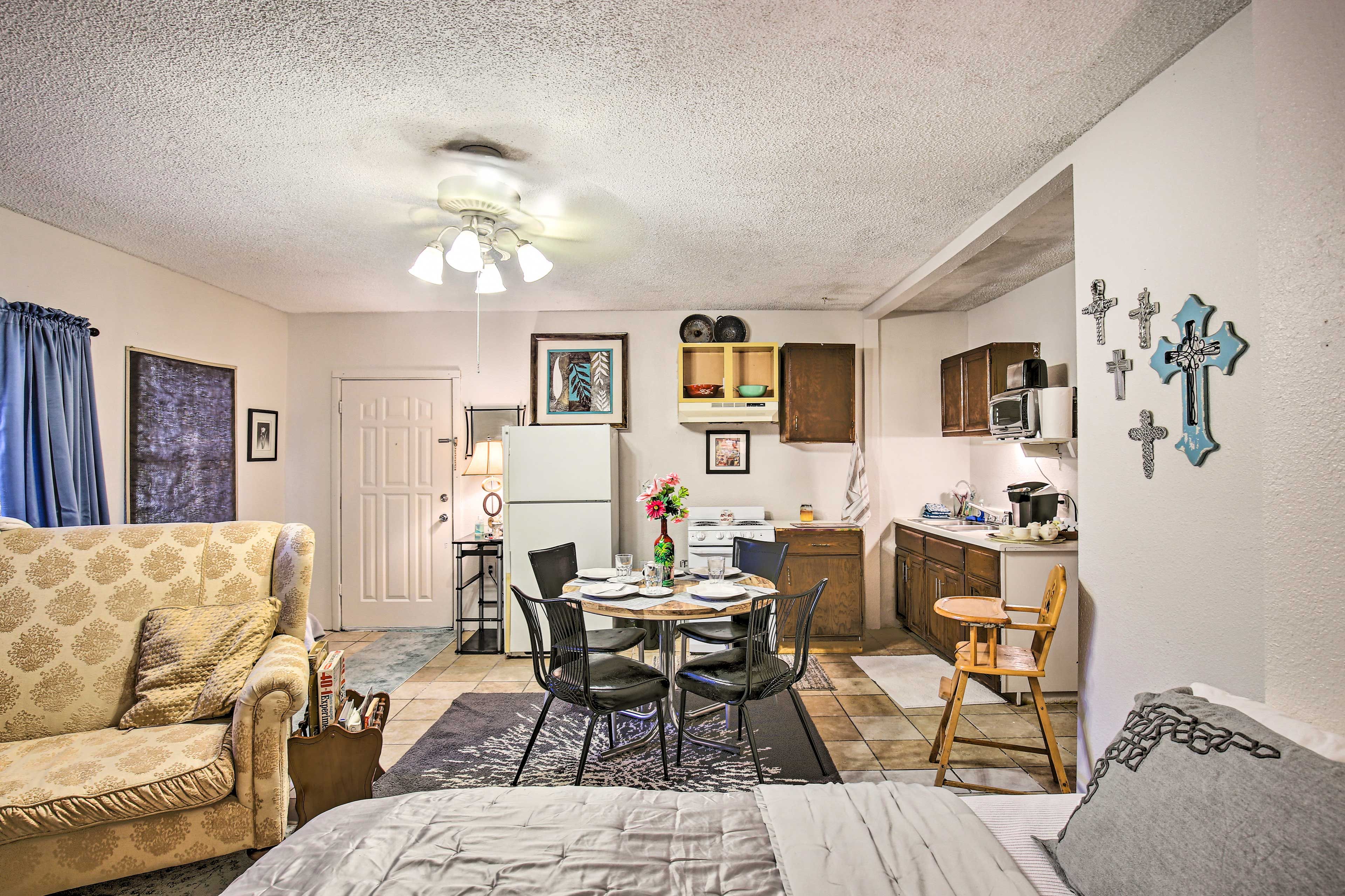 San Antonio Vacation Rental | 1BA Studio | 675 Sq Ft | 1 Stair Required