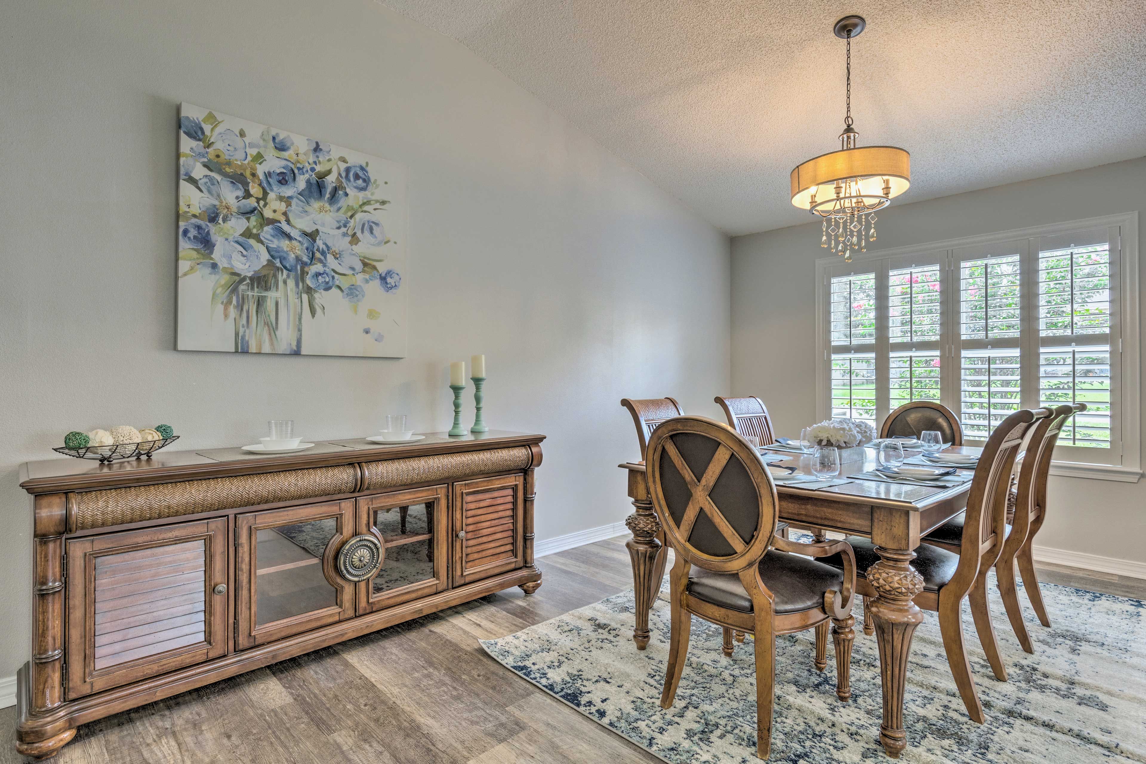Dining Area | Dishware & Flatware