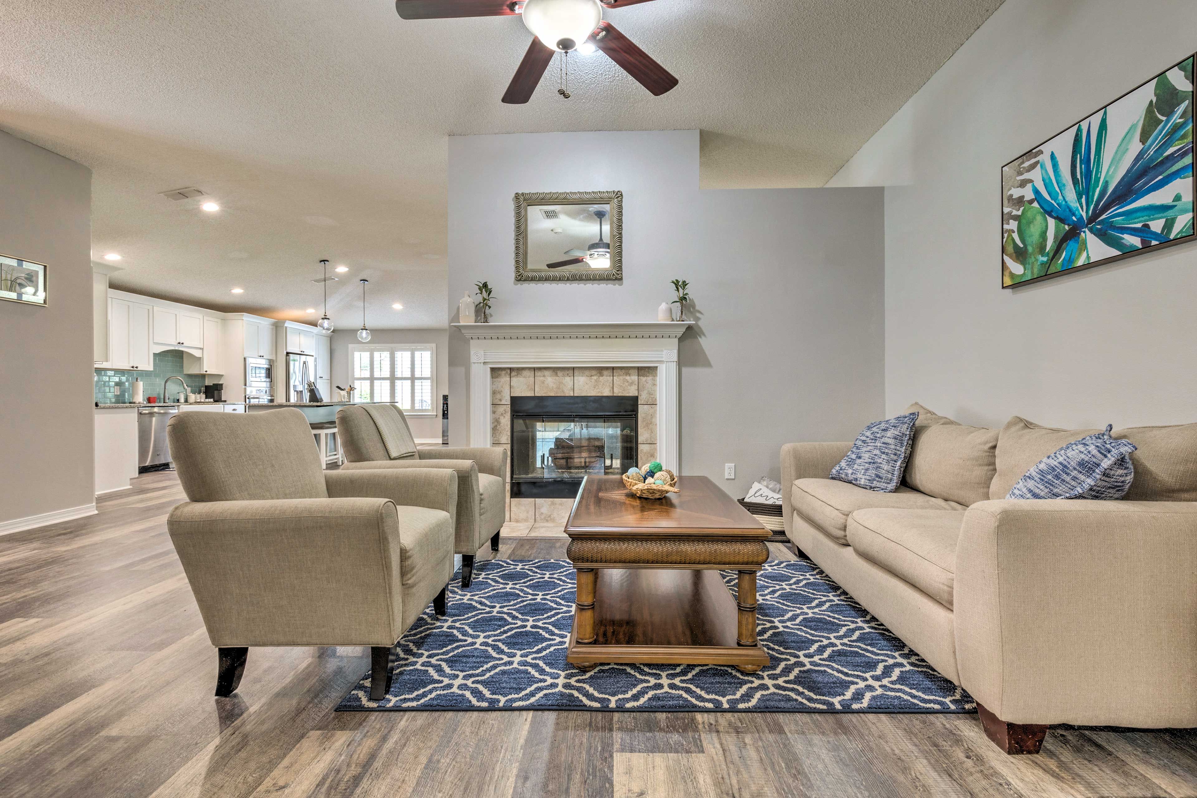 Sitting Room | Free WiFi | Central A/C & Heat