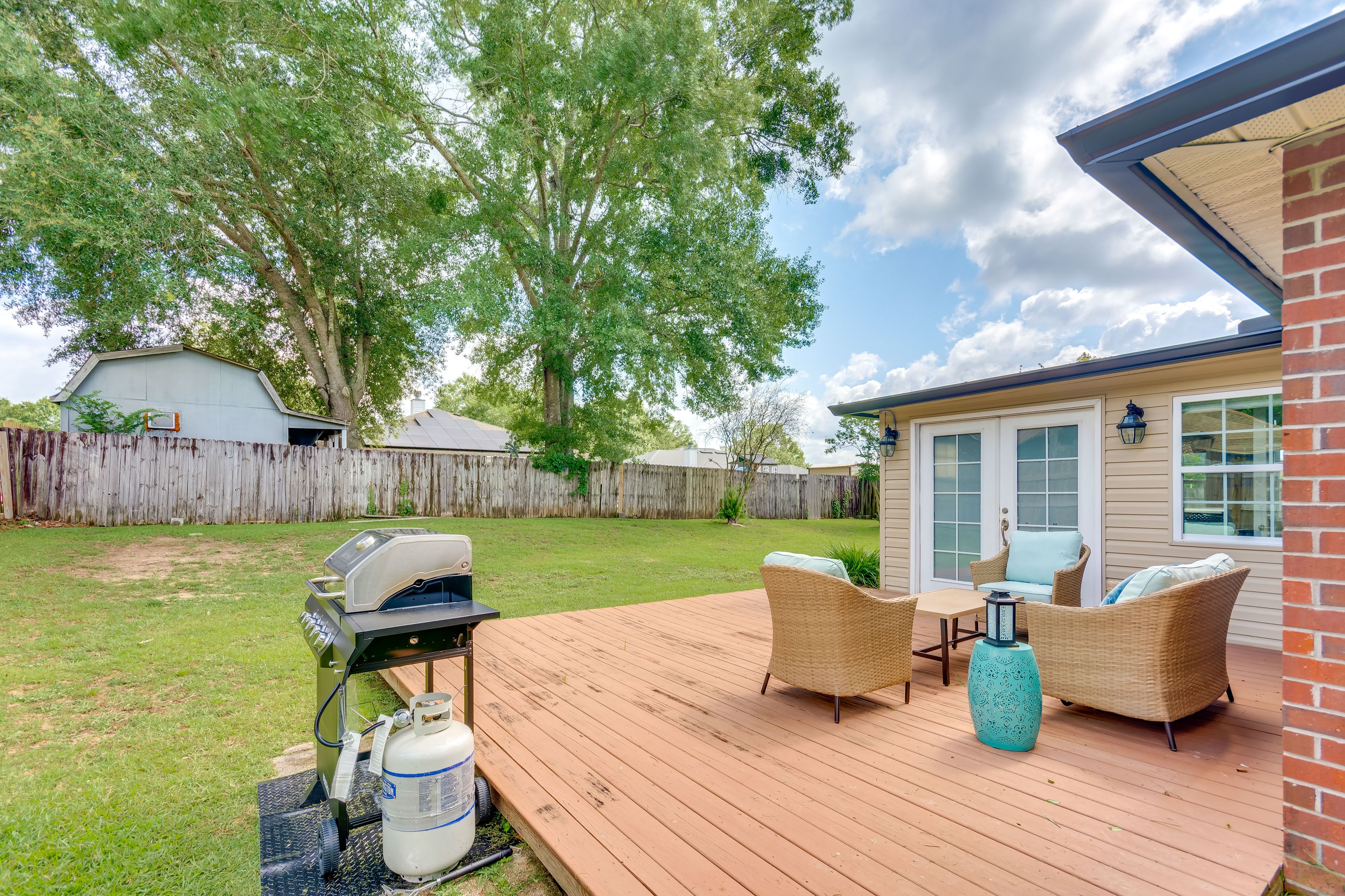 Furnished Deck | Yard