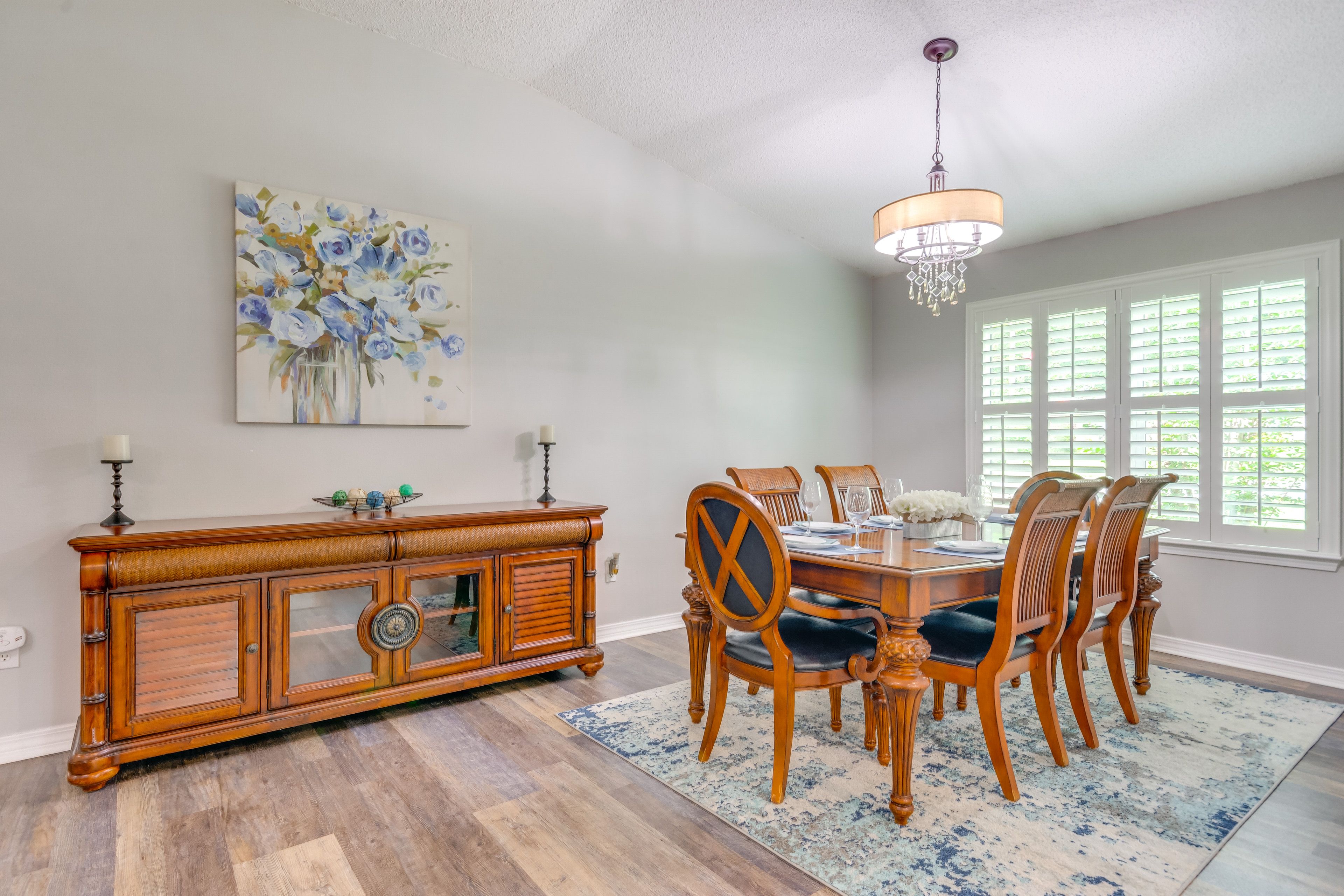 Dining Area | Dishware & Flatware