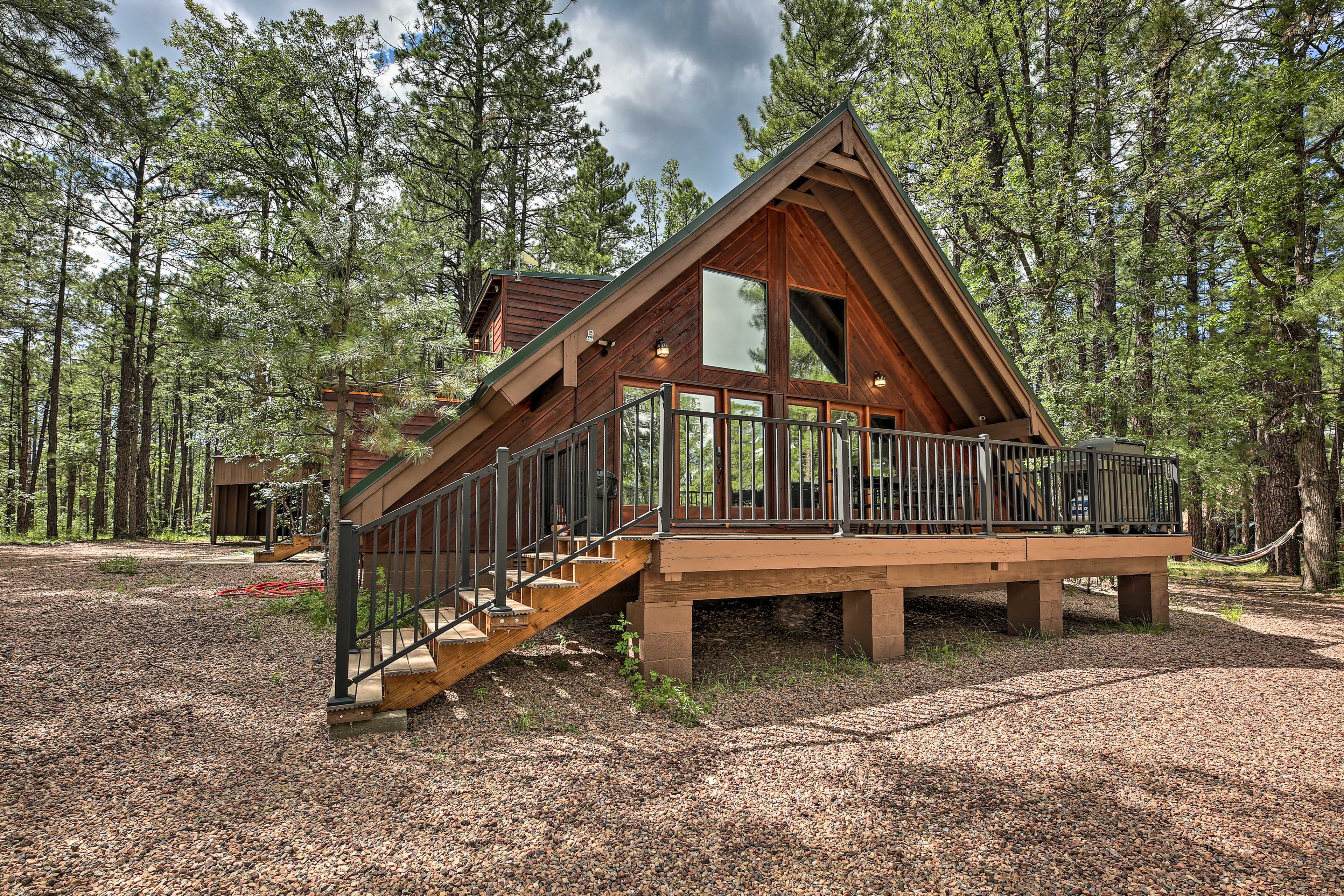 Pinetop Vacation Rental | 4BR | 2BA | 1,730 Sq Ft | Steps Required to Enter