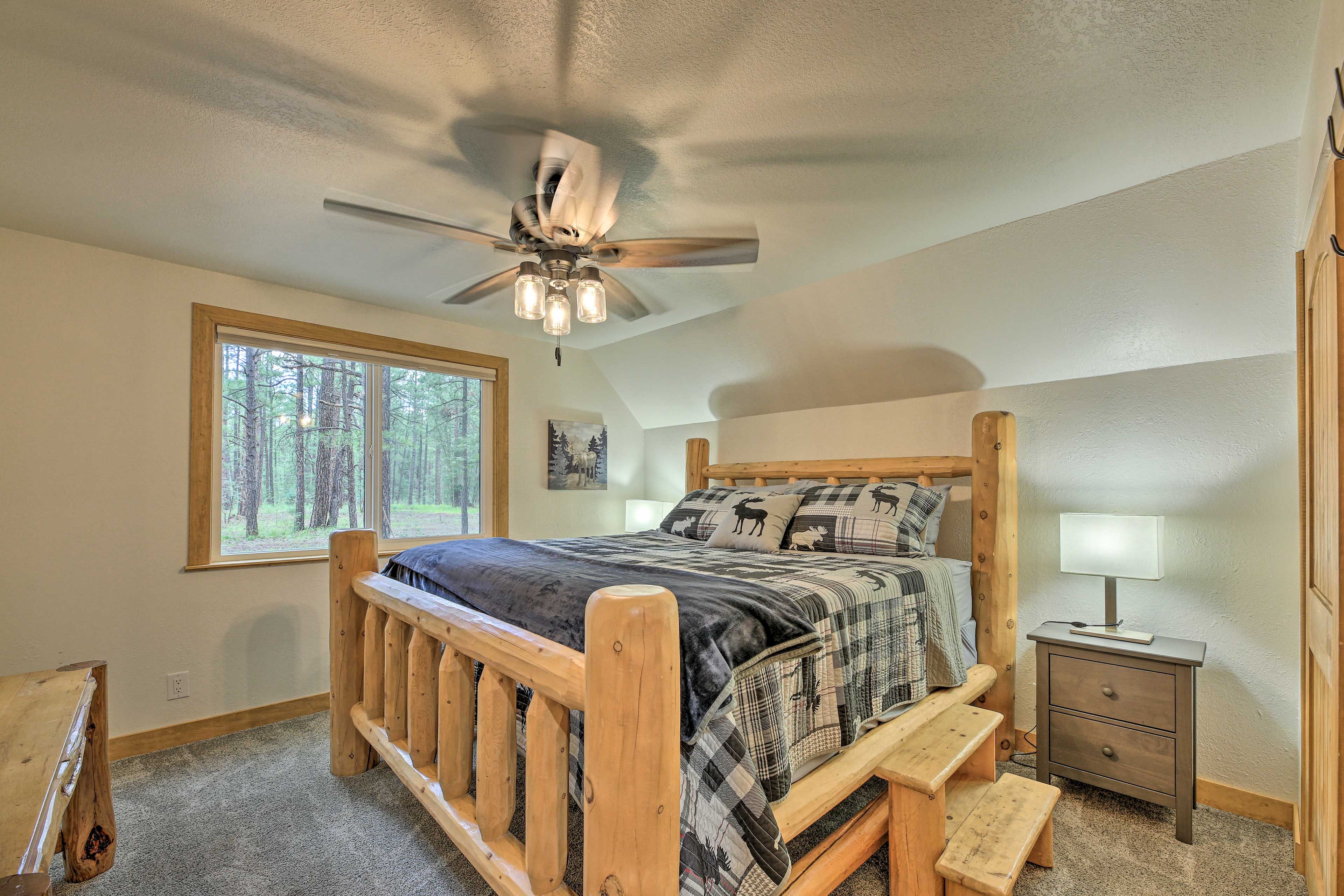 Bedroom 1 | Queen Bed