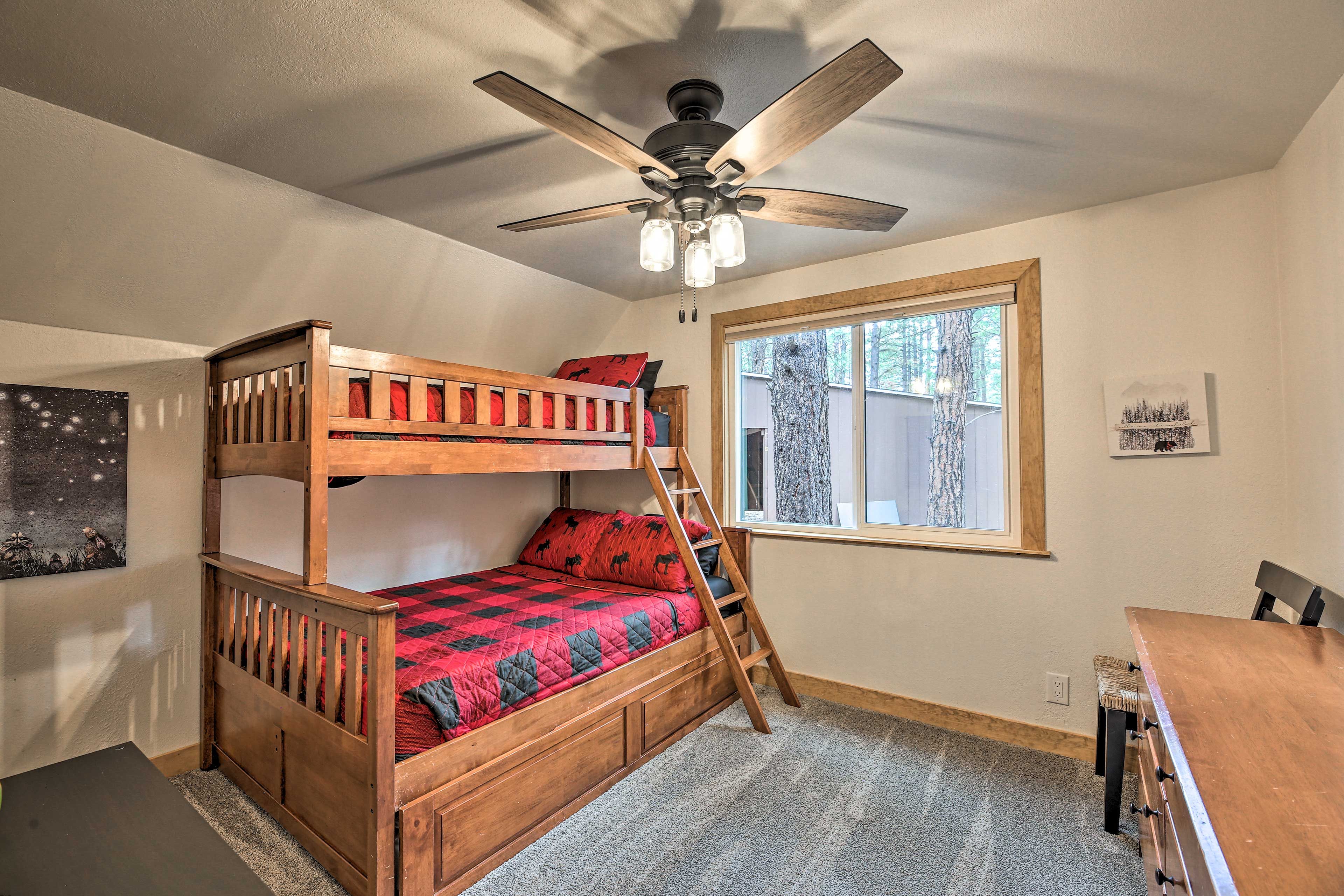 Bedroom 4 | Twin/Full Bunk Bed w/ Twin Trundle Bed