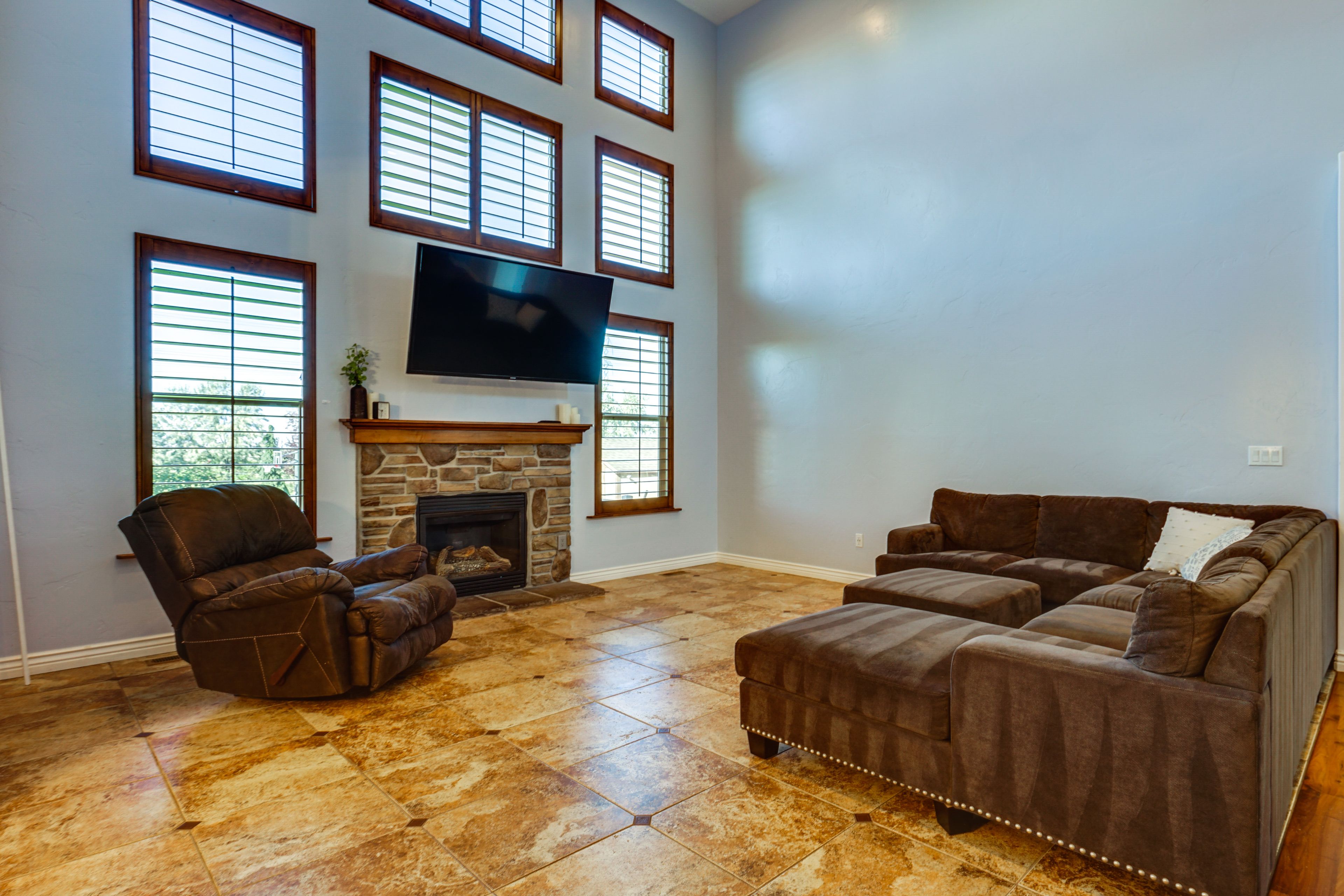 Living Room | Gas Fireplace | Free WIFi | Main Floor