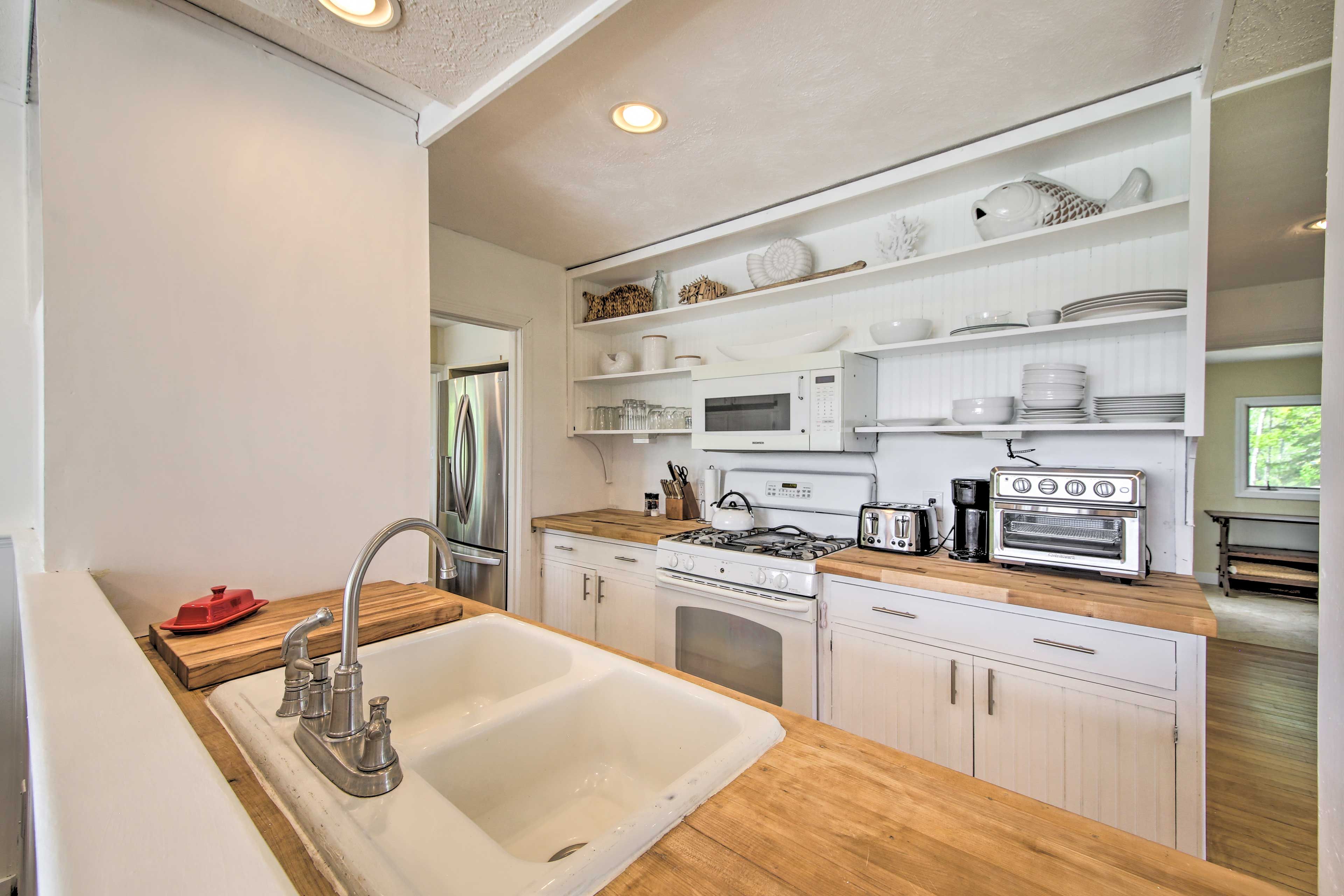 Kitchen | Fully Equipped | Cooking Basics | Keurig Coffee Maker