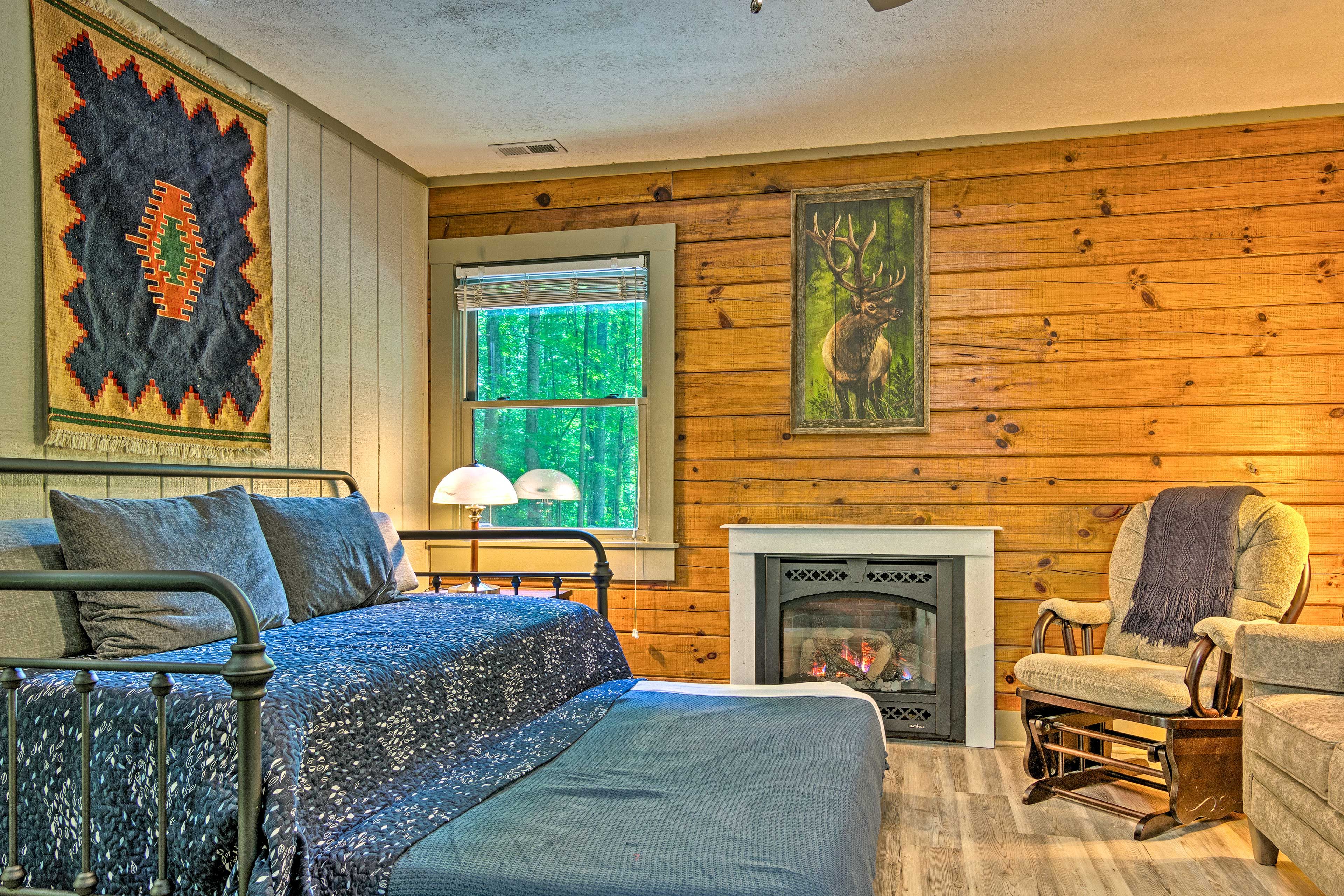 Living Room | Twin Daybed w/ Twin Trundle