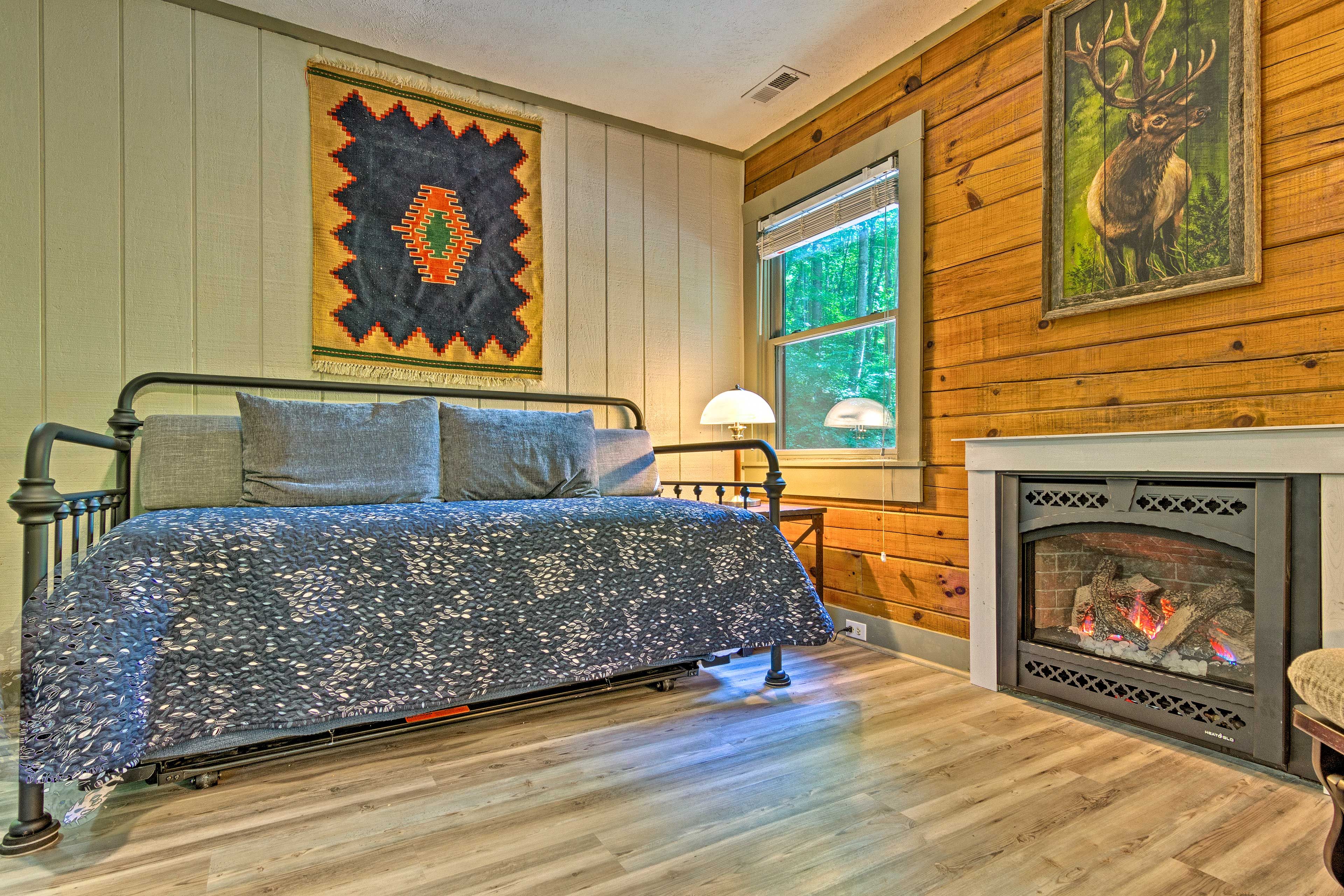 Living Room | Gas Fireplace